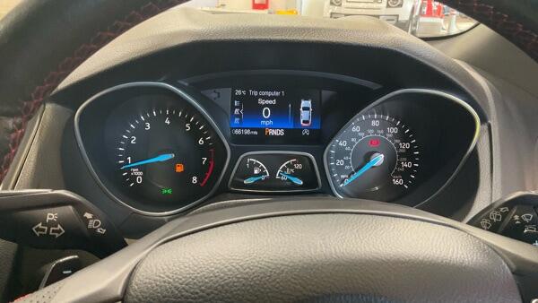 Ford Focus view 12