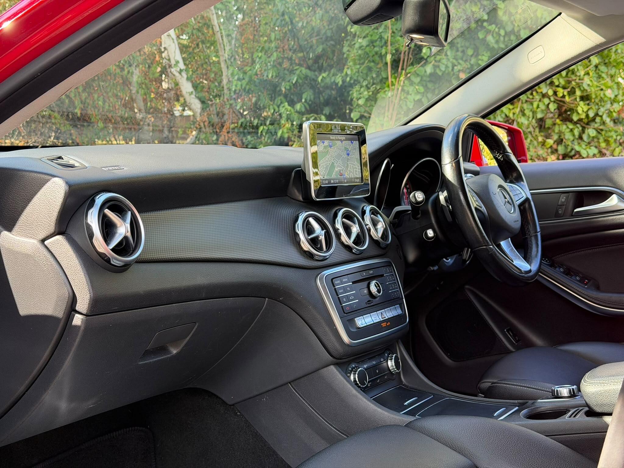 Mercedes-Benz Gla view 15
