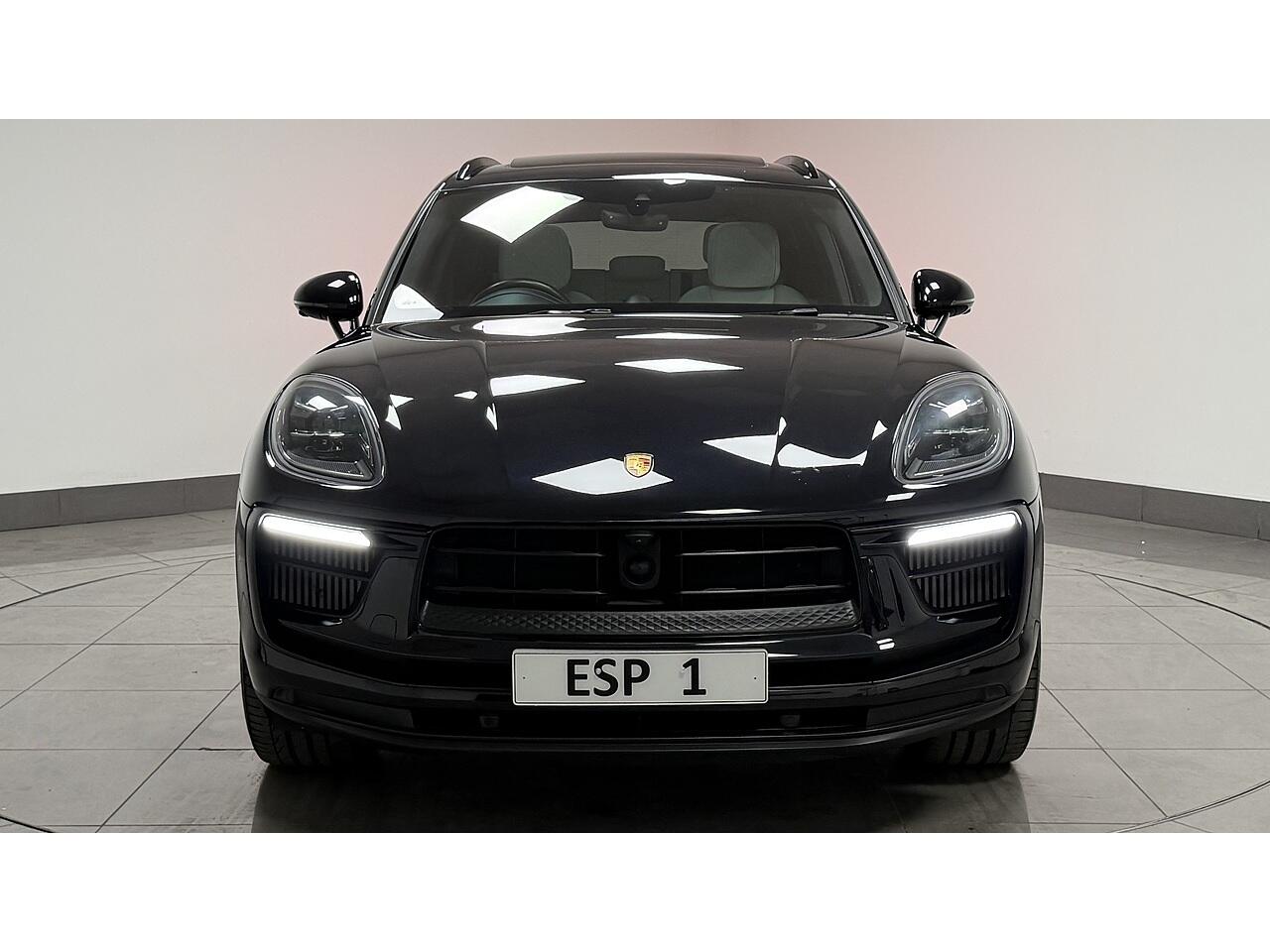 Porsche Macan view 14