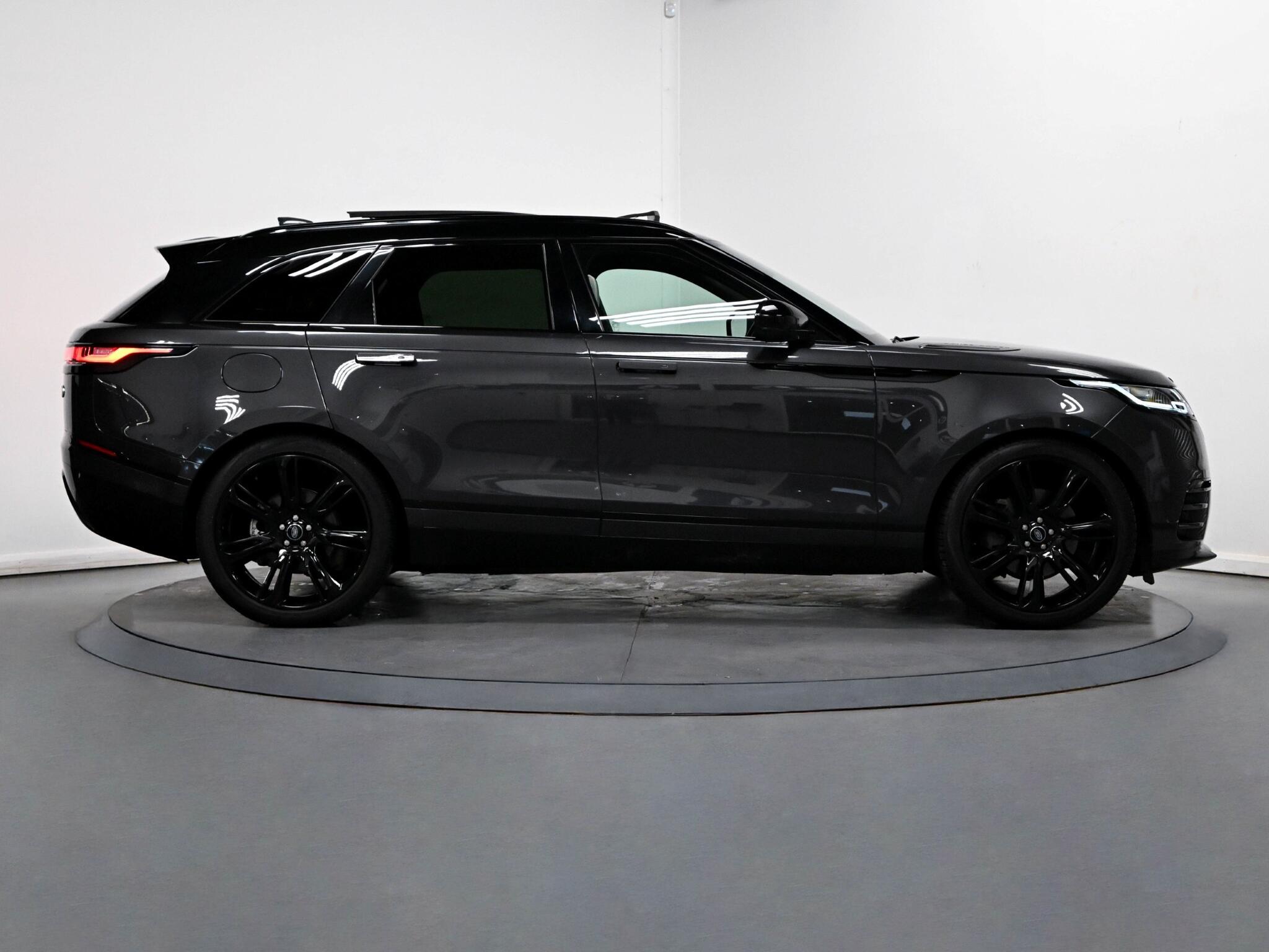 Land Rover Range Rover Velar view 41