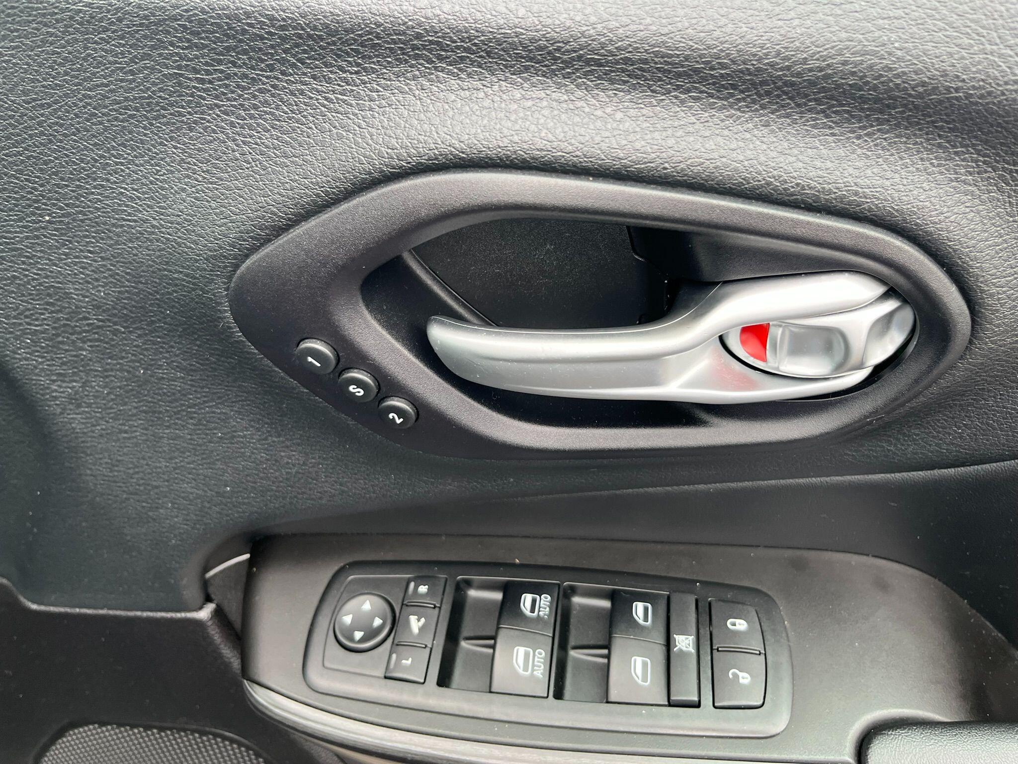 Jeep Cherokee view 25