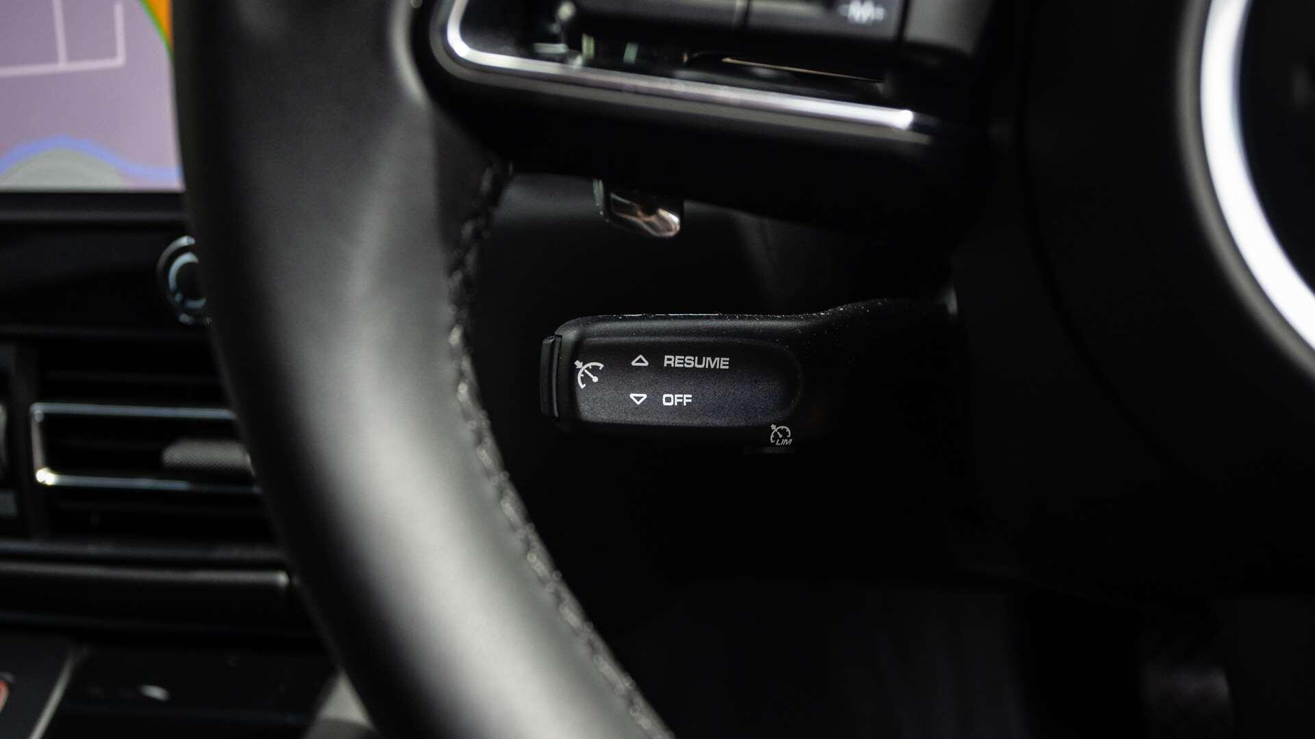 Porsche Macan view 22