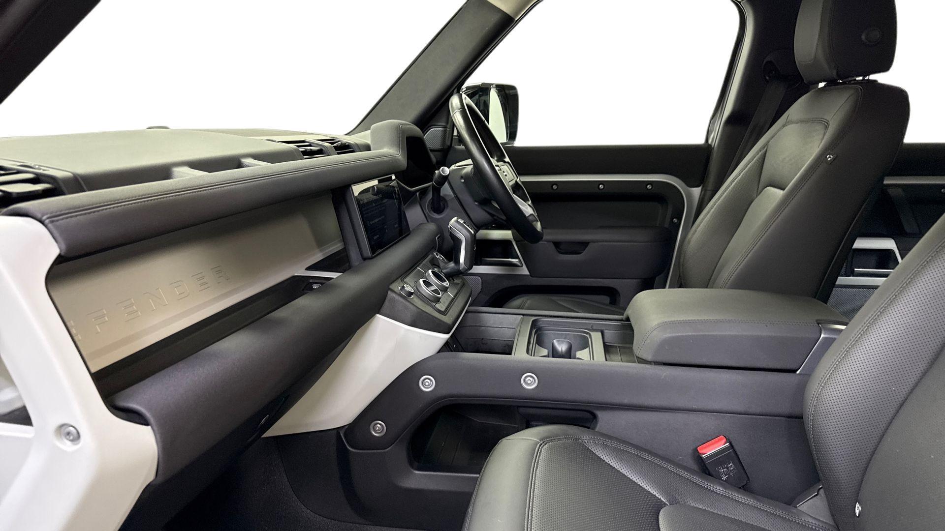 Land Rover Defender view 3