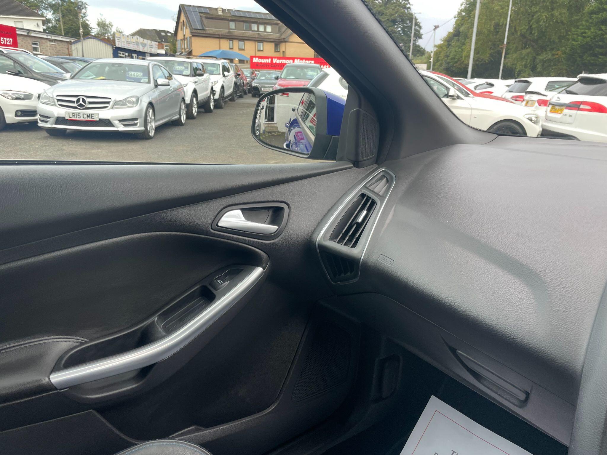 Ford Focus view 31