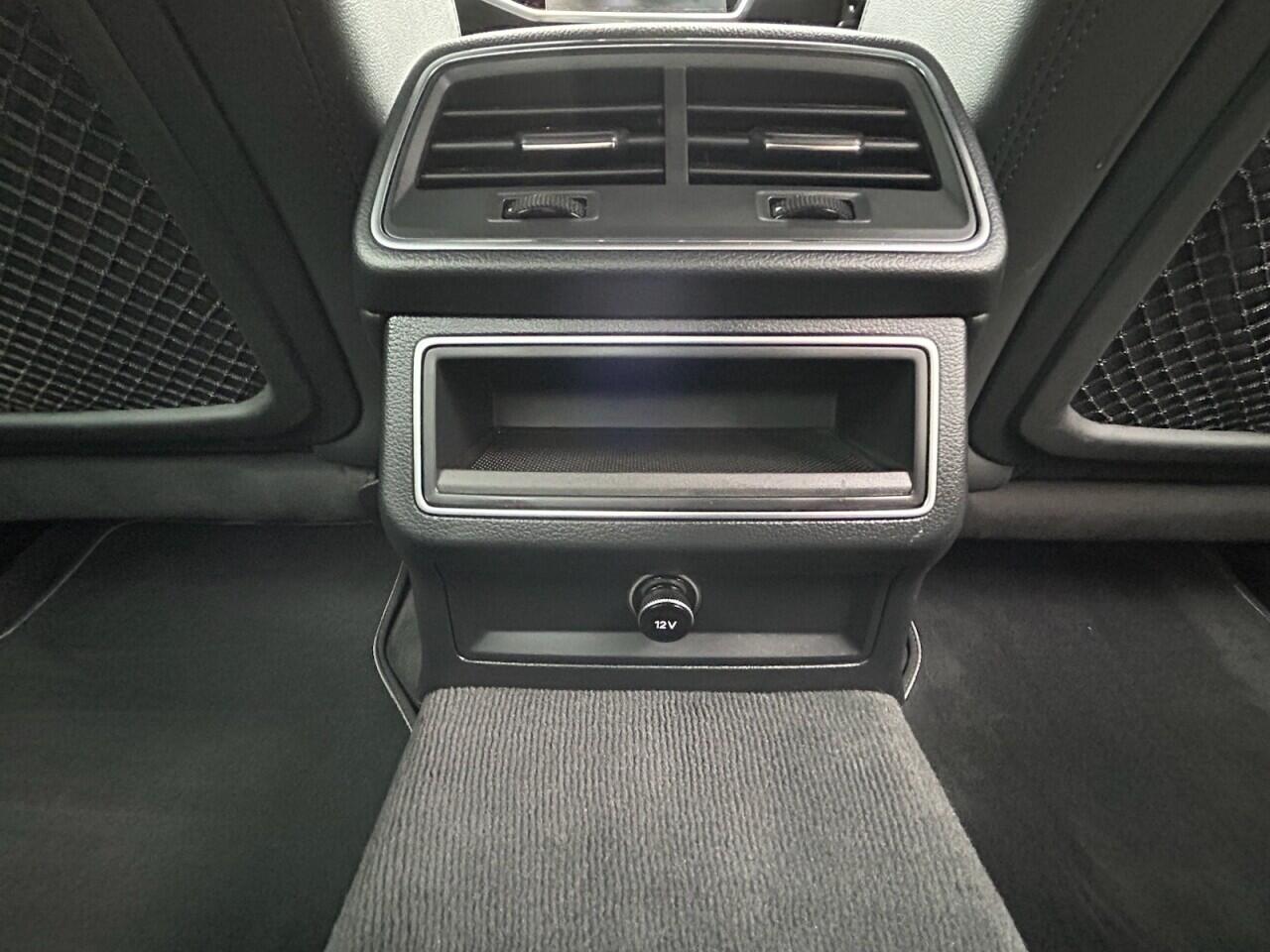 Audi A6 view 29