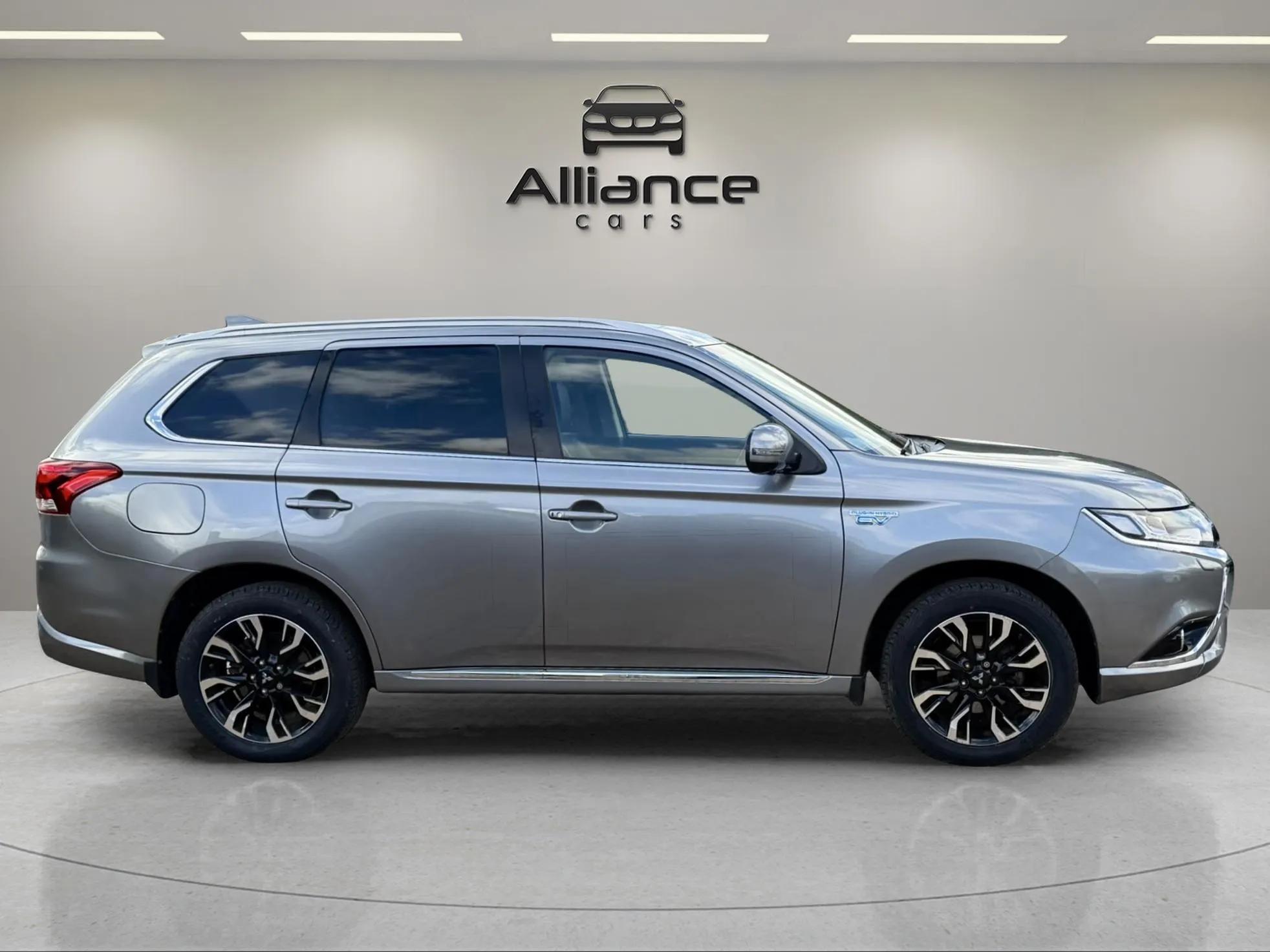 Mitsubishi Outlander view 14