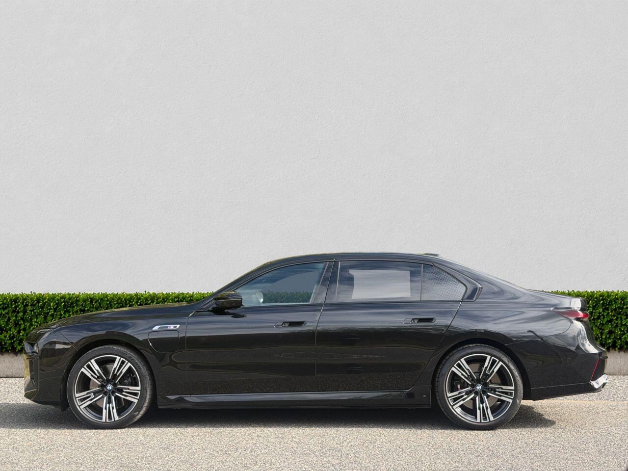 BMW 7 Series view 4