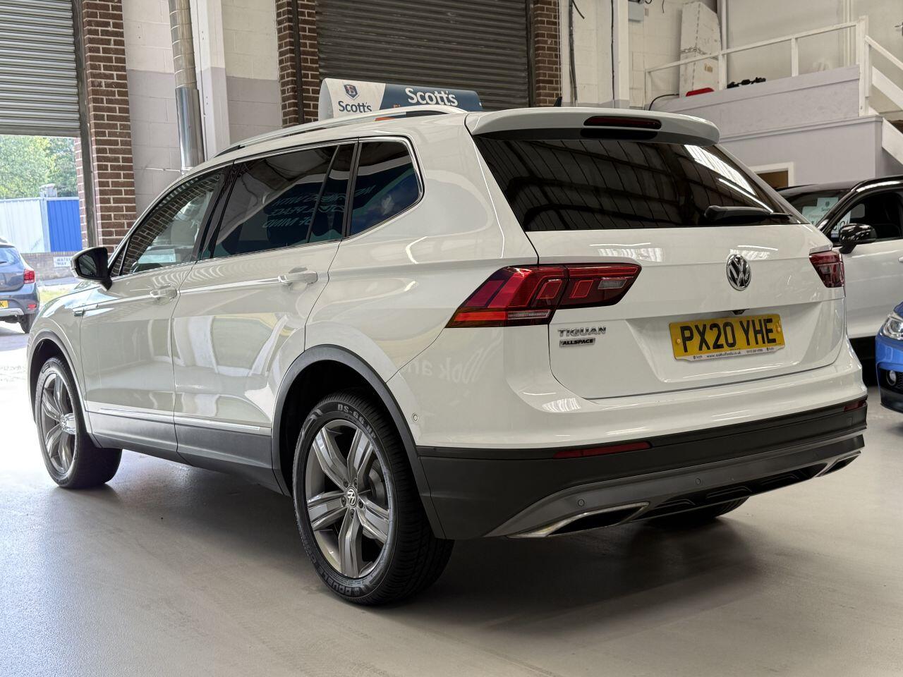 Volkswagen Tiguan Allspace view 4