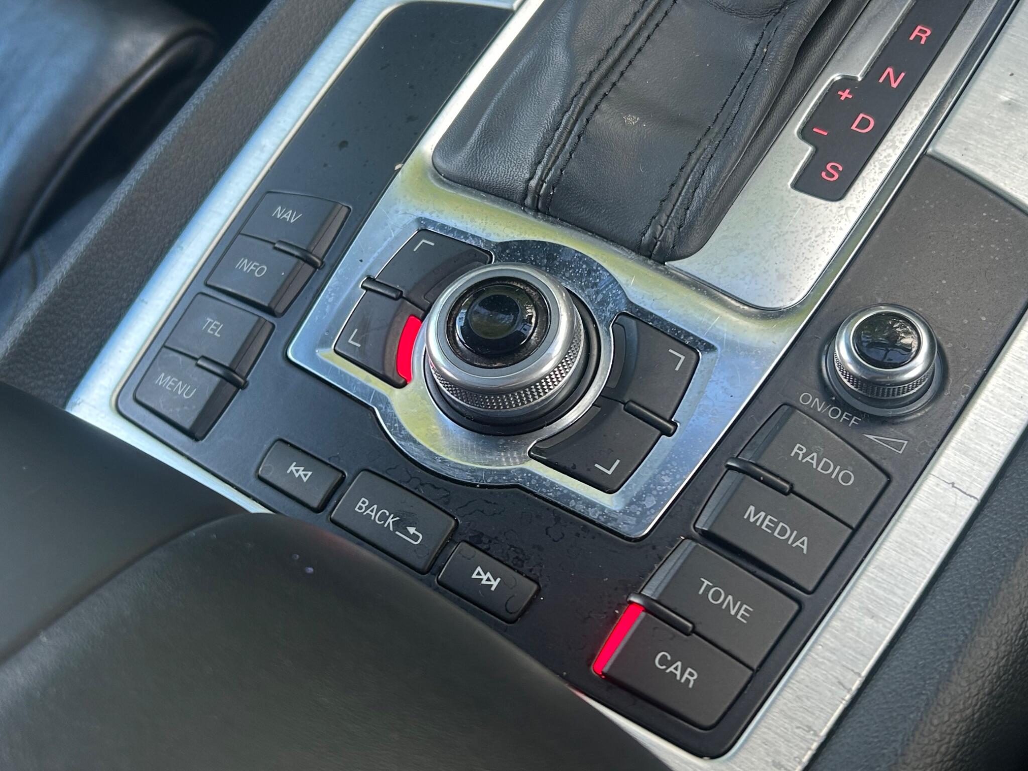 Audi Q7 view 40