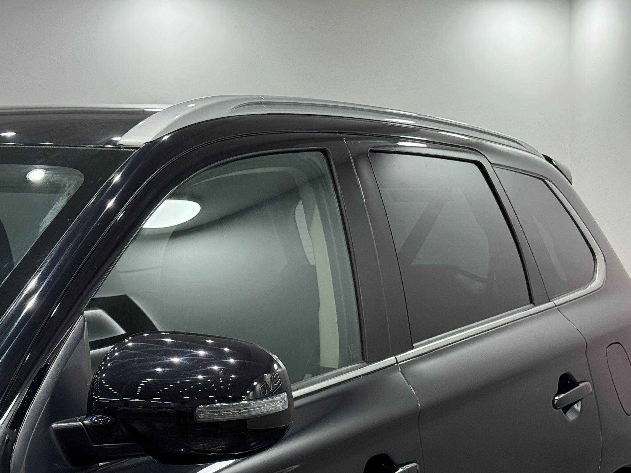 Mitsubishi Outlander view 17