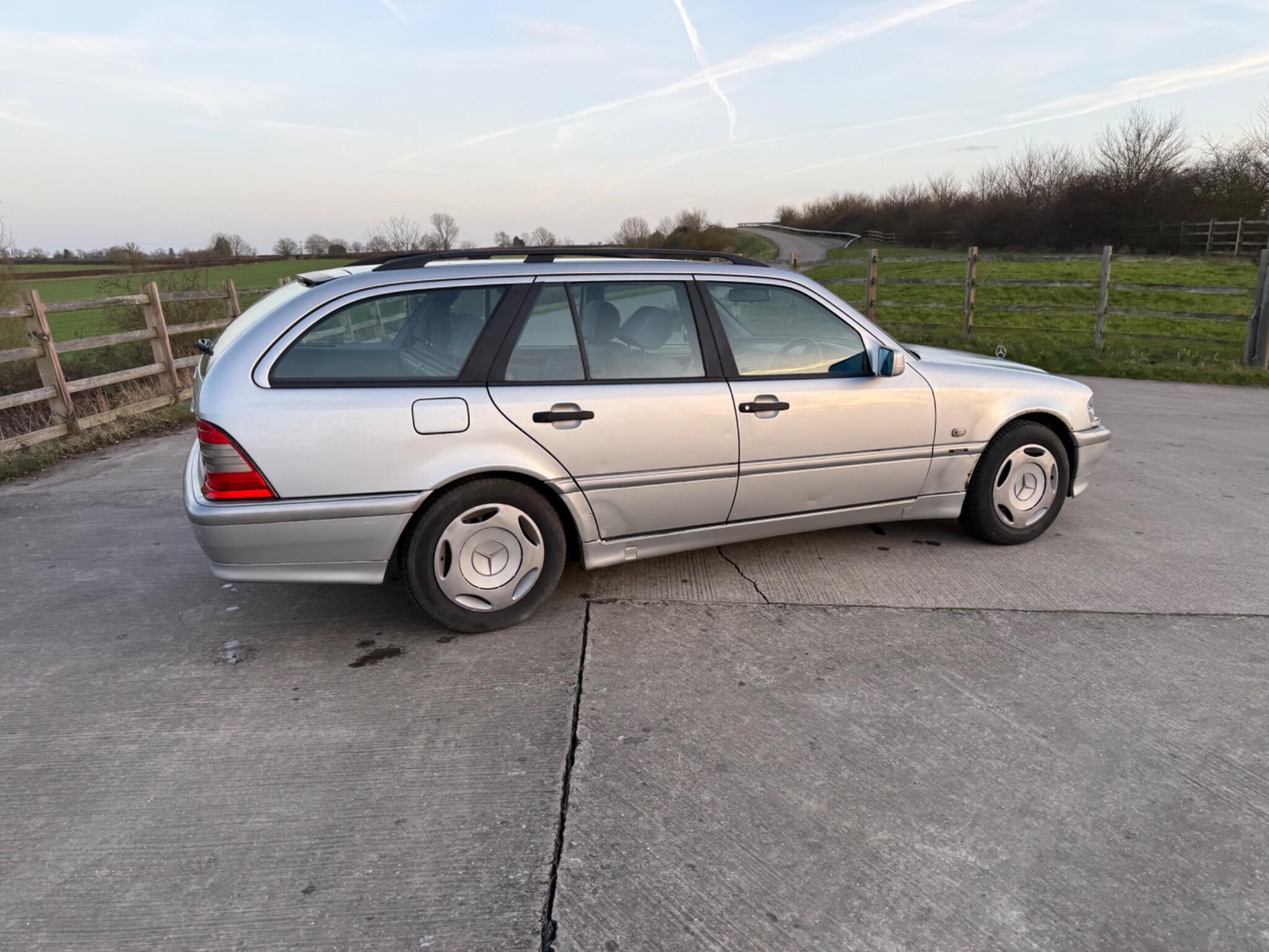 Mercedes-Benz C Class 2.4 C240 Classic 5dr — photo 16 of 66