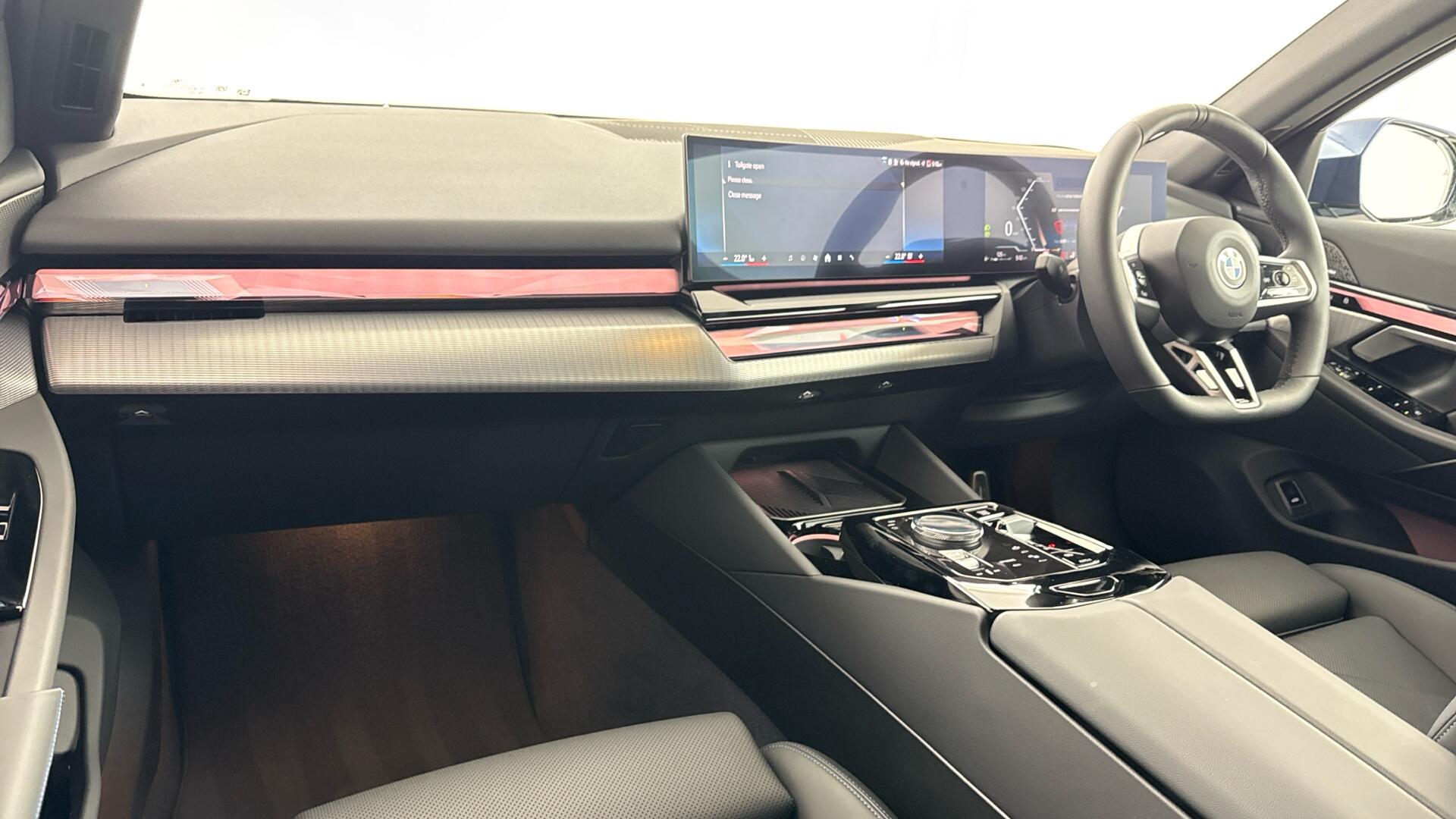 BMW 5 Series view 7