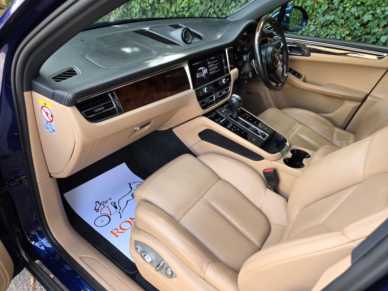 Porsche Macan view 14