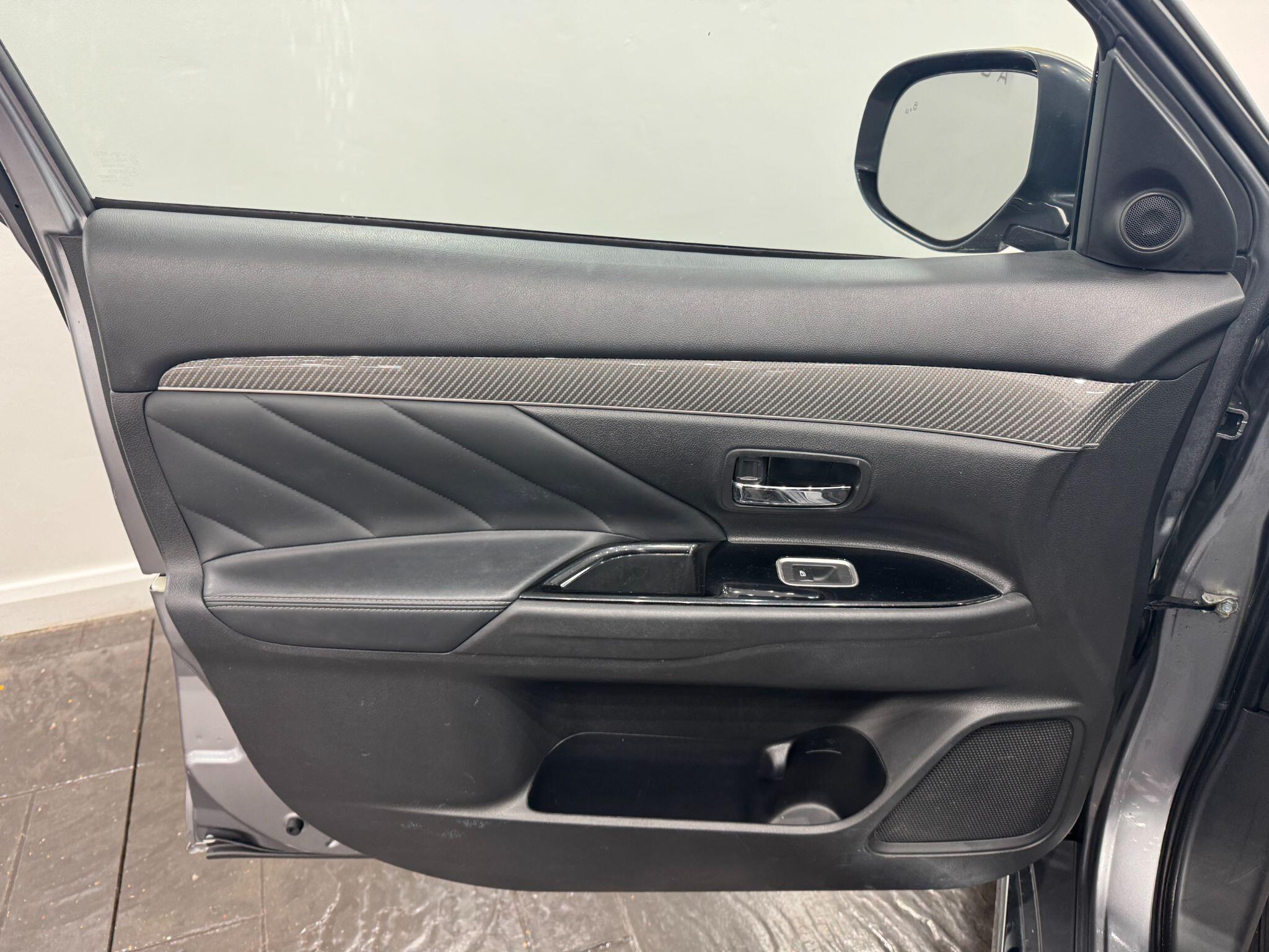 Mitsubishi Outlander view 29