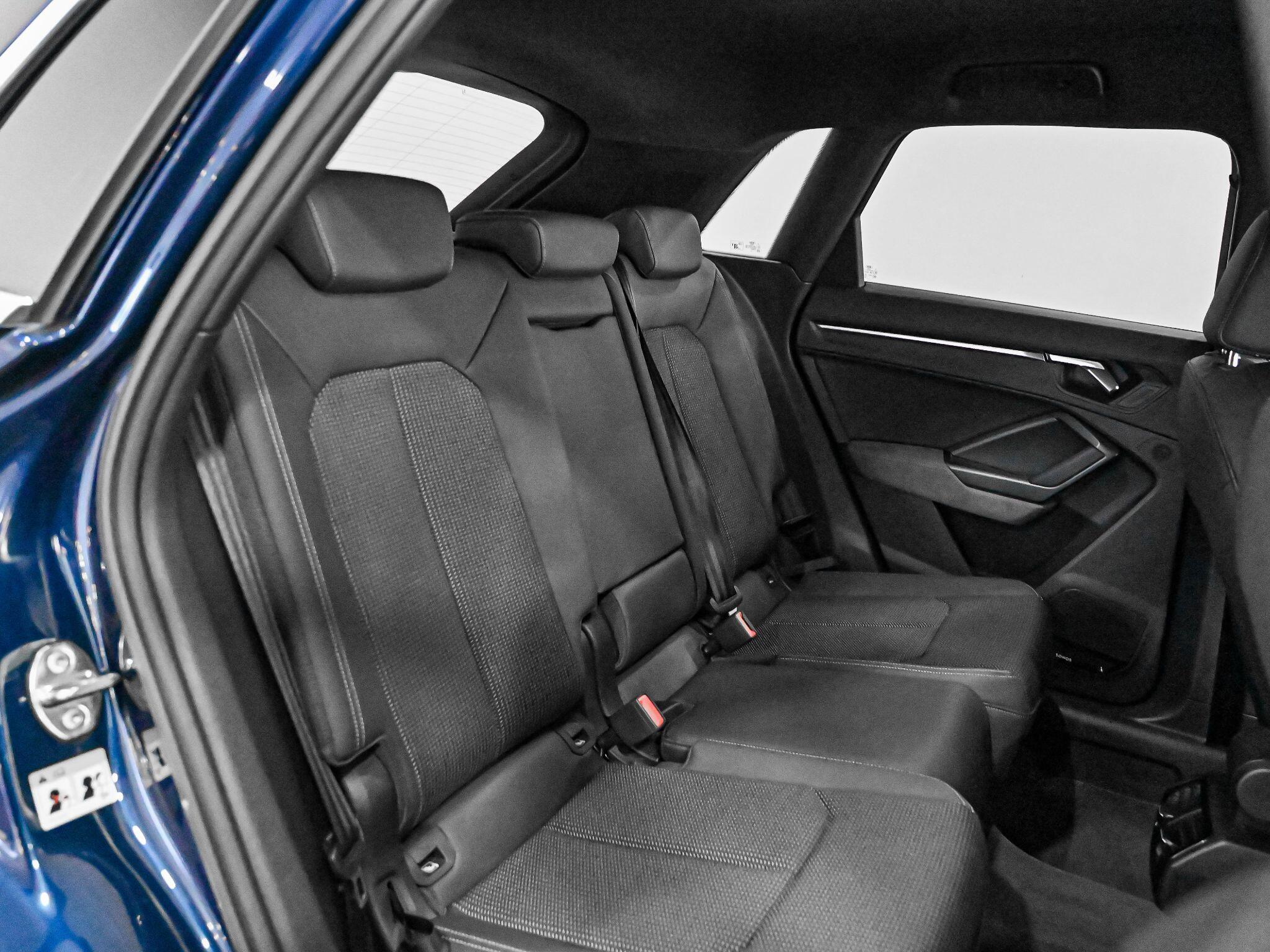 Audi Q3 view 27