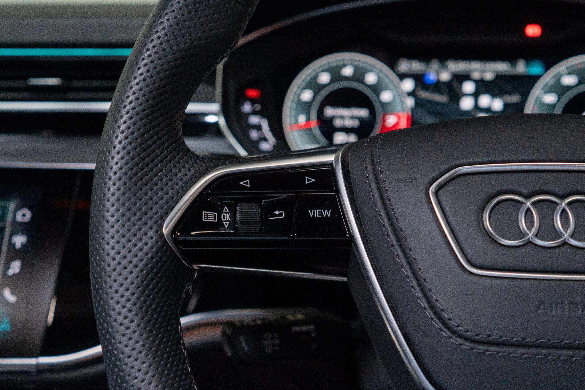 Audi S8 view 35