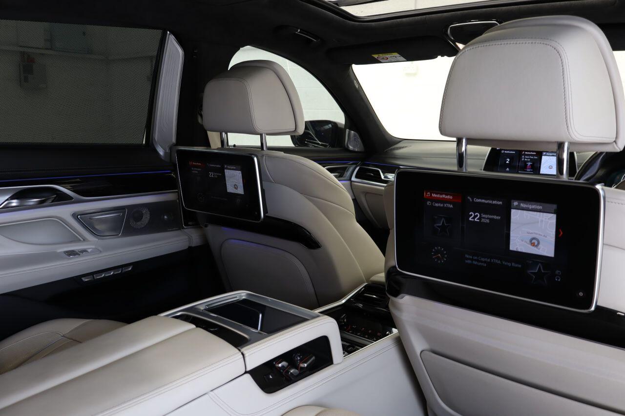 BMW 7 Series view 31