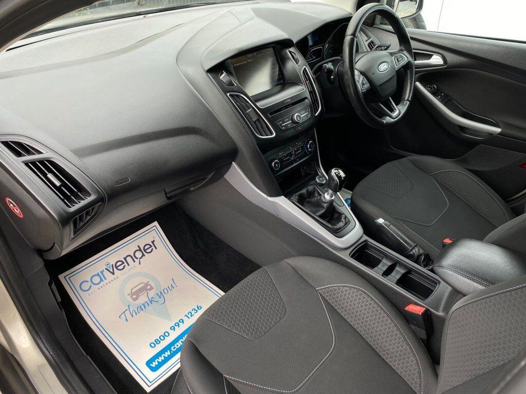 Ford Focus view 17