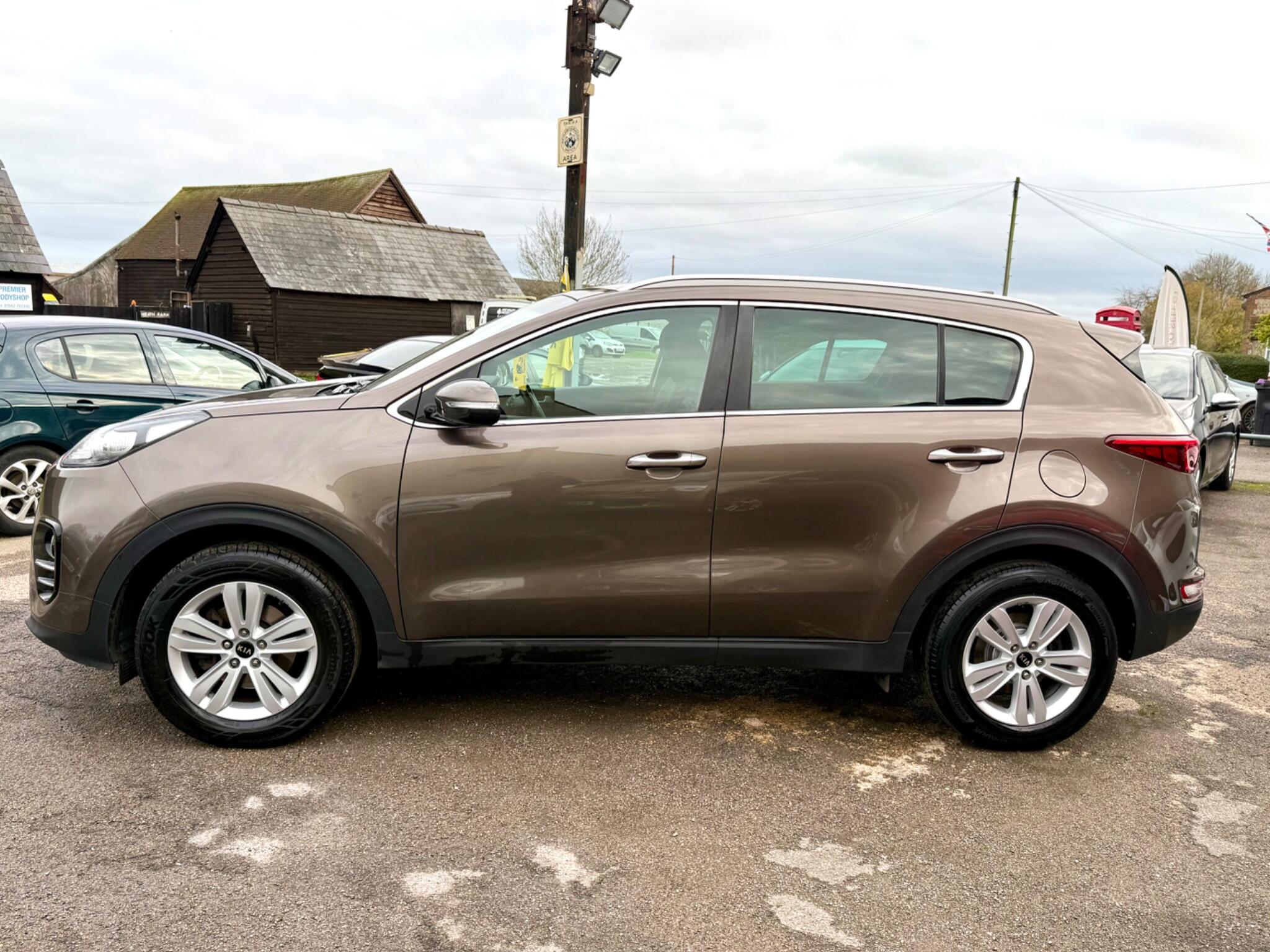 2018 Kia Sportage 1.6 GDi 2 Euro 6 (s/s) 5dr • 119,722 miles image 10