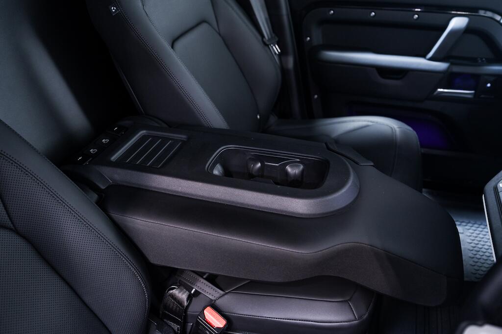 Land Rover Defender view 15