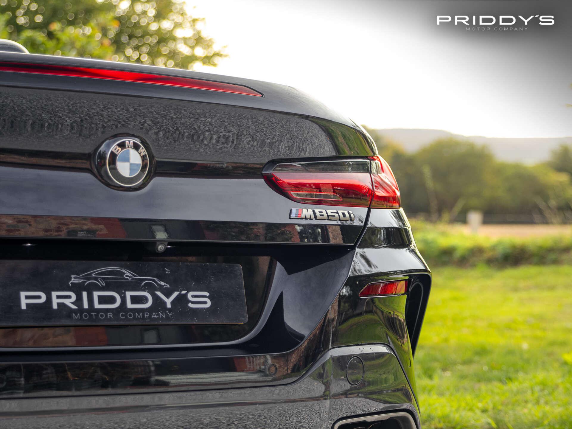 BMW 8 Series view 10