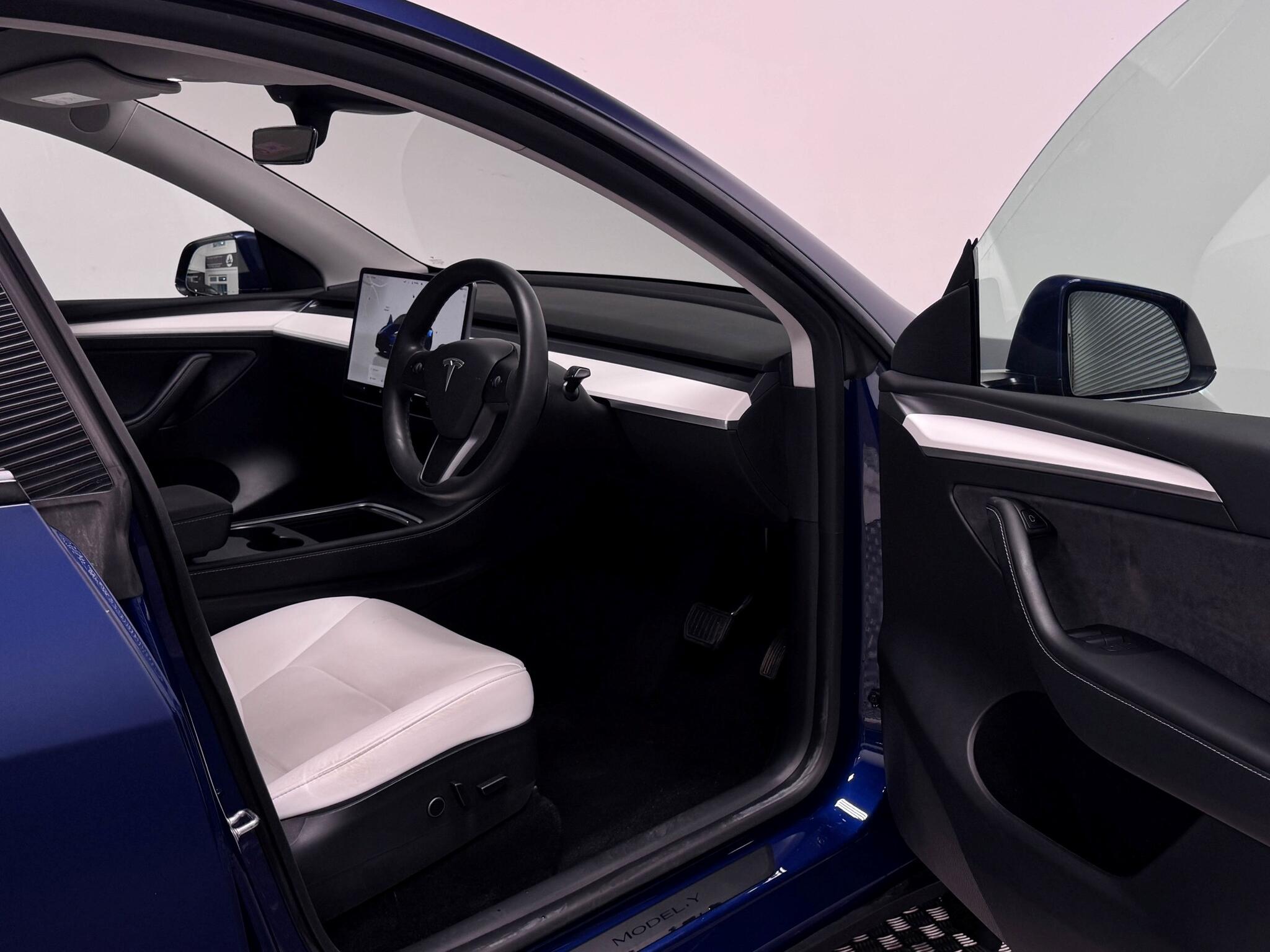 Tesla Model Y view 18
