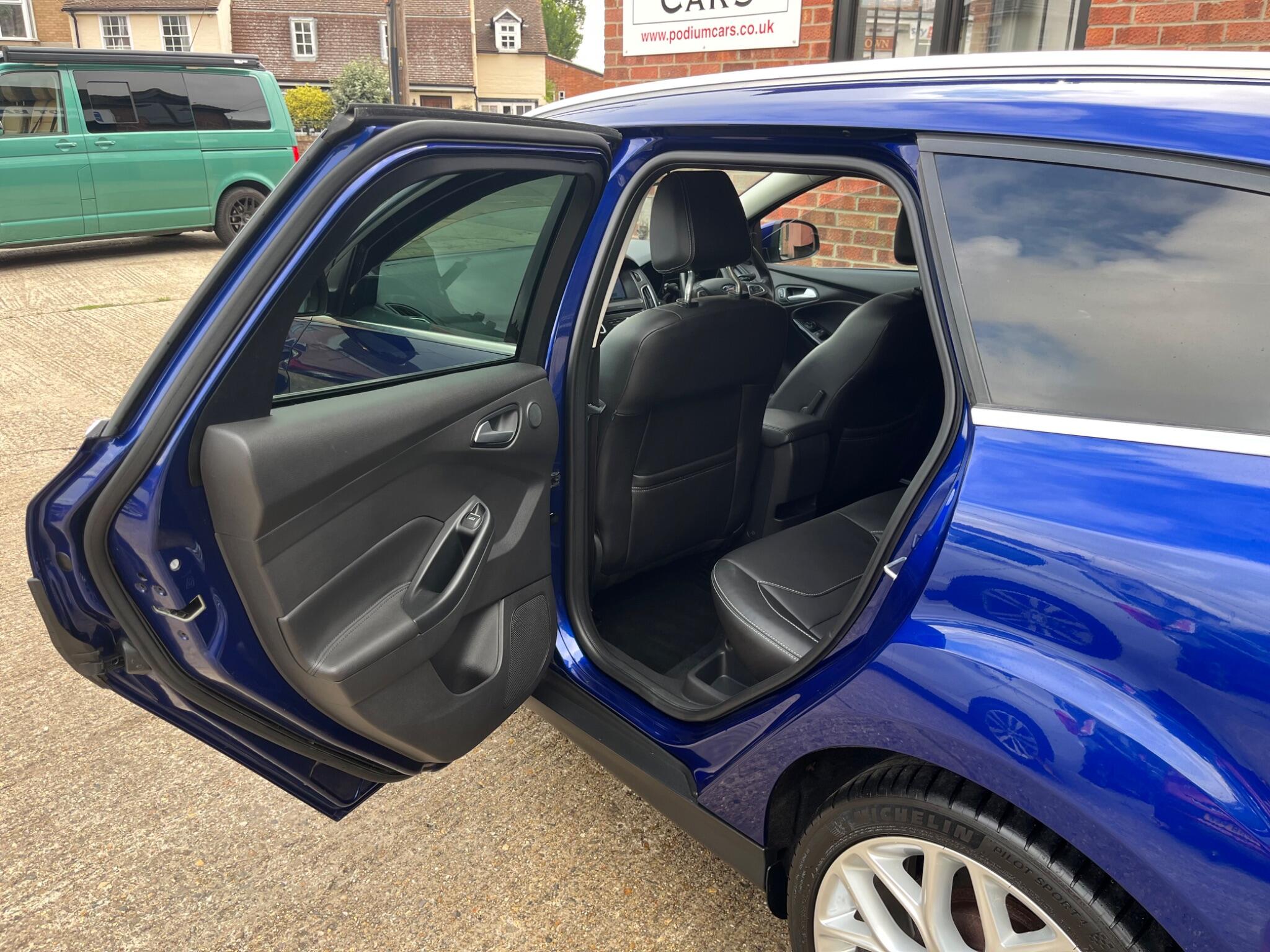 Ford Focus view 69