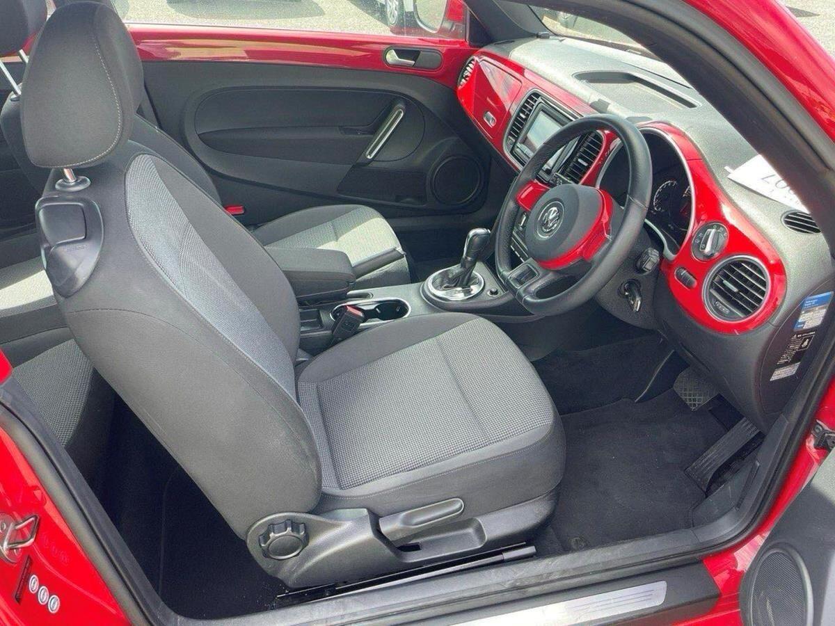 Volkswagen Beetle view 10