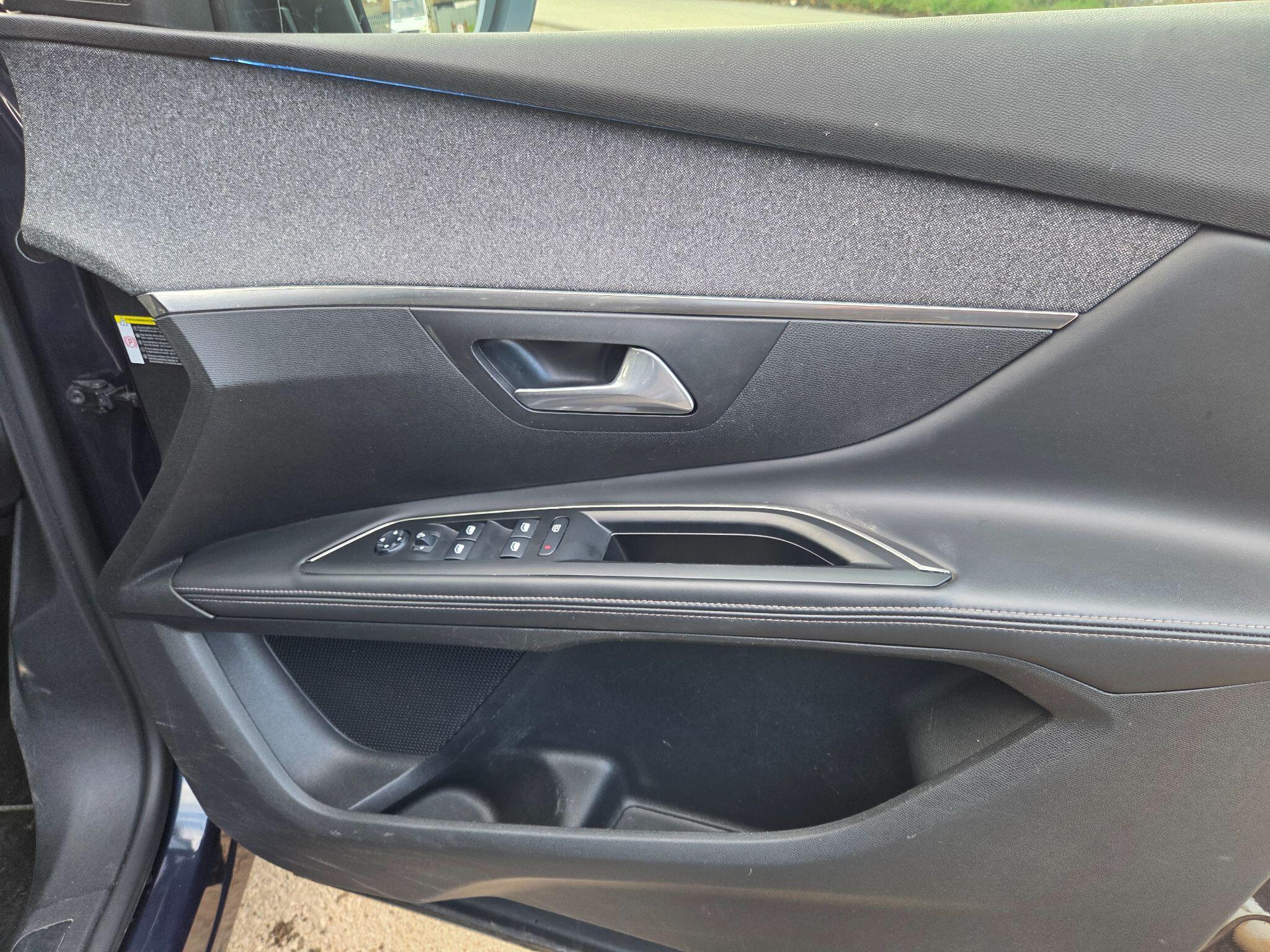 Peugeot 5008 view 15
