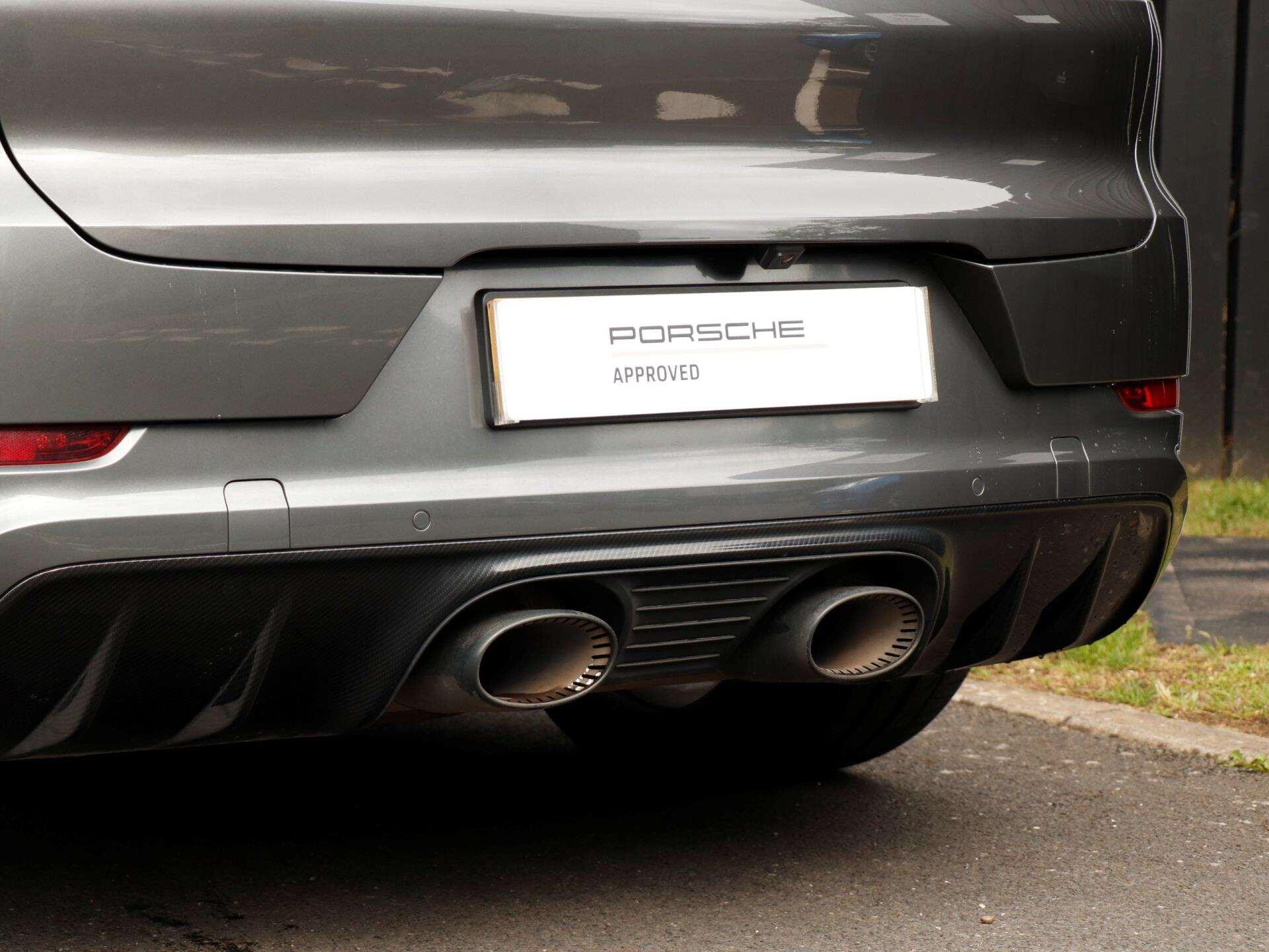 Porsche Cayenne view 36