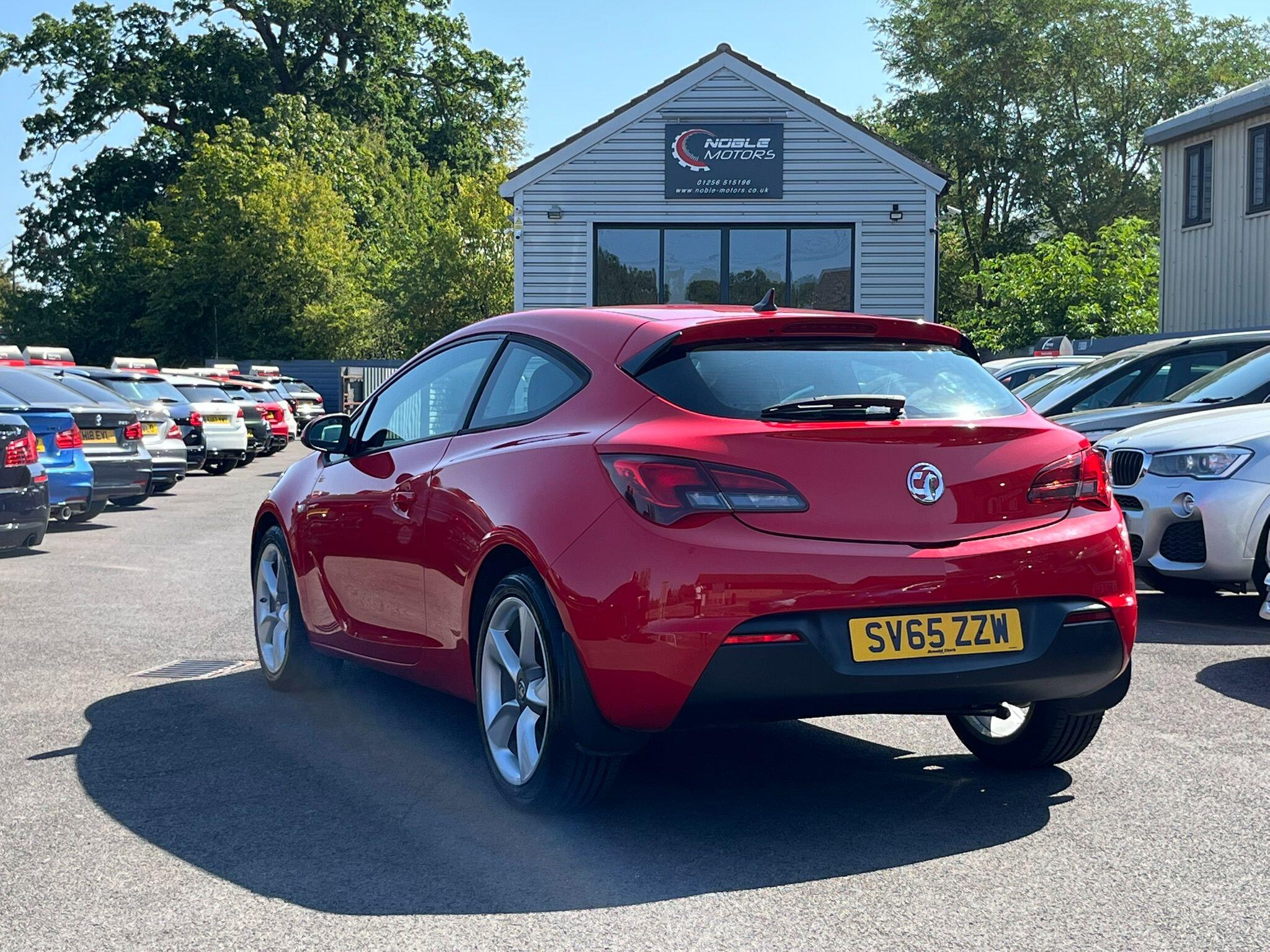 Vauxhall Astra GTC view 5