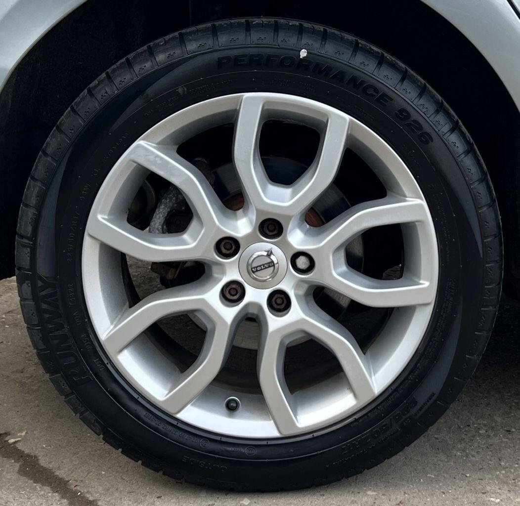 Volvo V40 Cross Country view 10