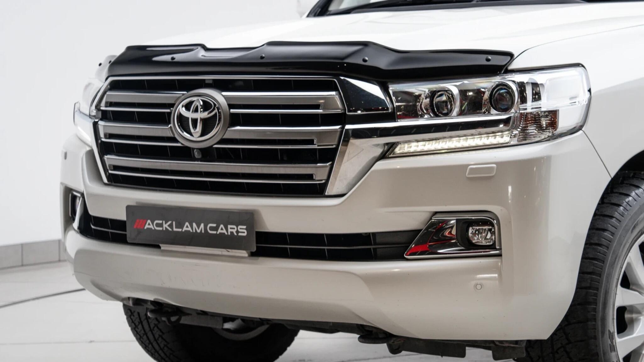 Toyota Land Cruiser view 8