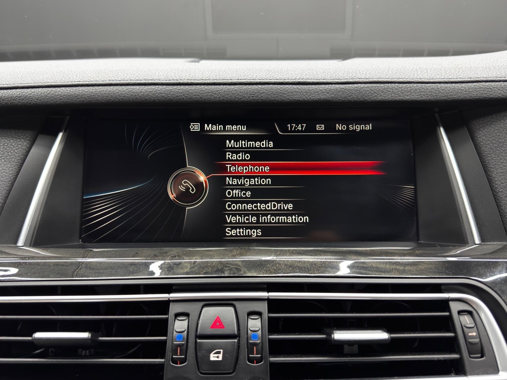 BMW 7 Series view 31