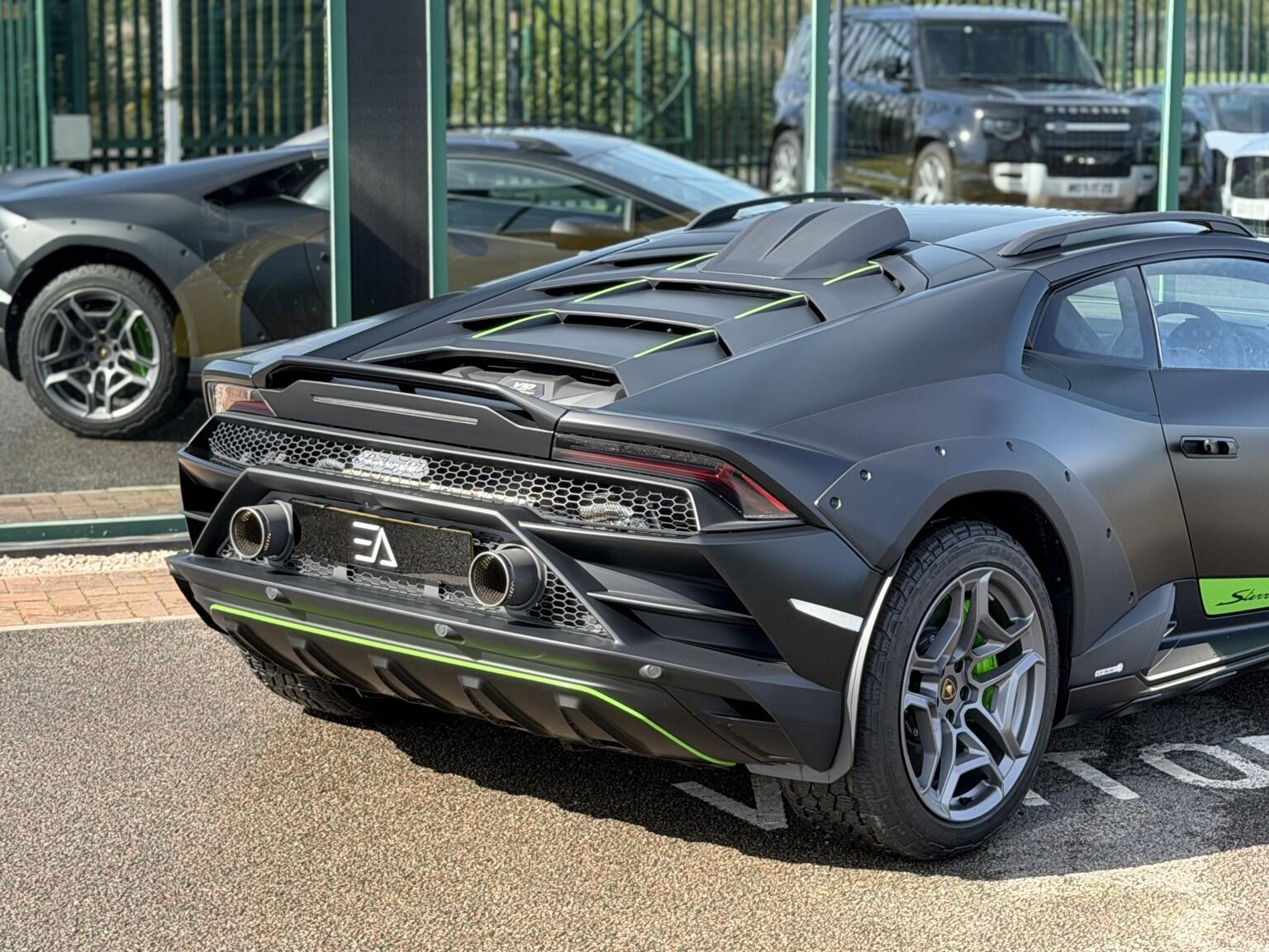 Lamborghini Huracan view 39