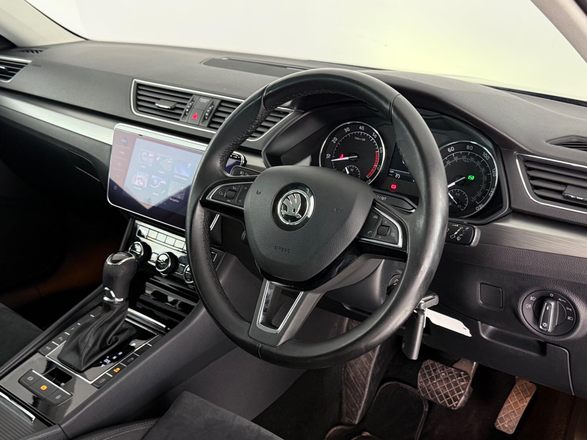 Skoda Superb view 3