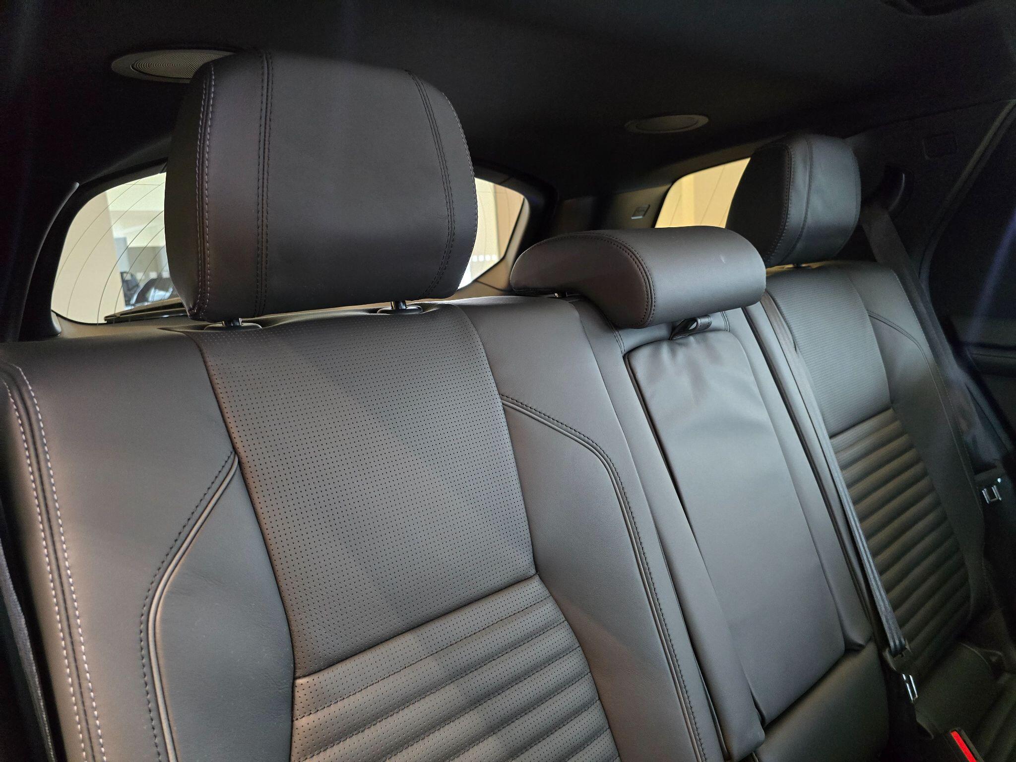 Land Rover Discovery Sport view 20