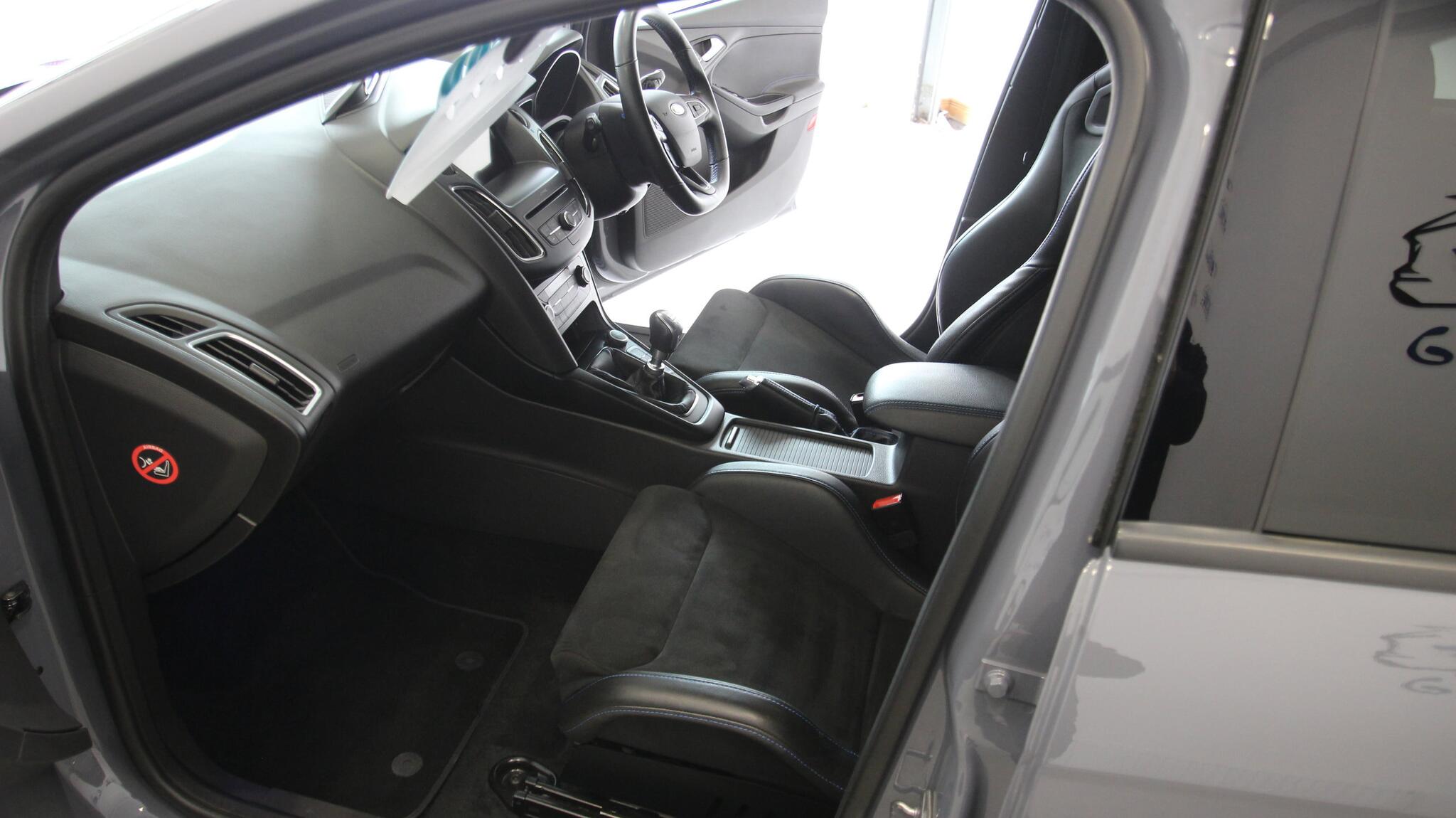 Ford Focus view 20