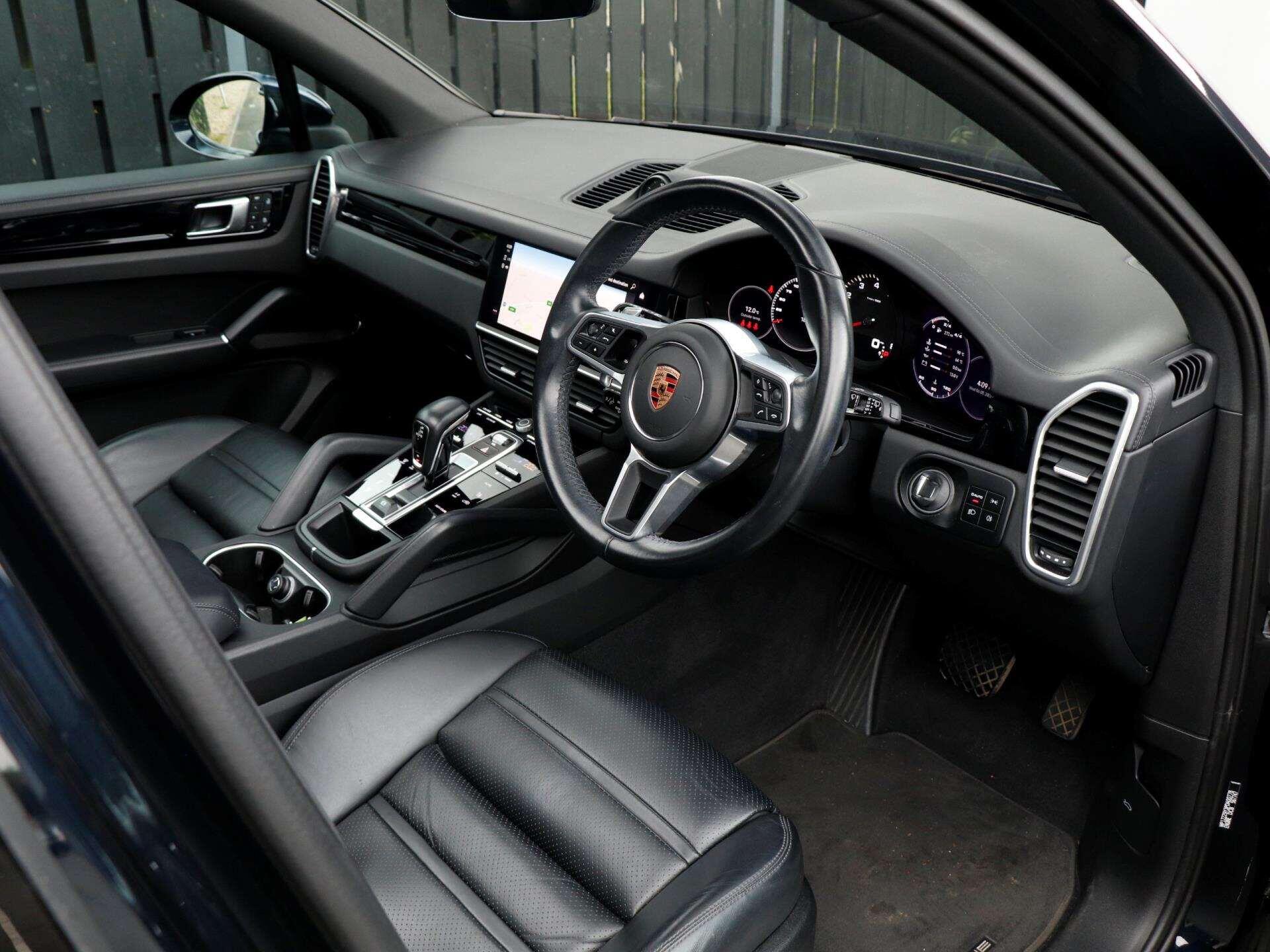 Porsche Cayenne view 10