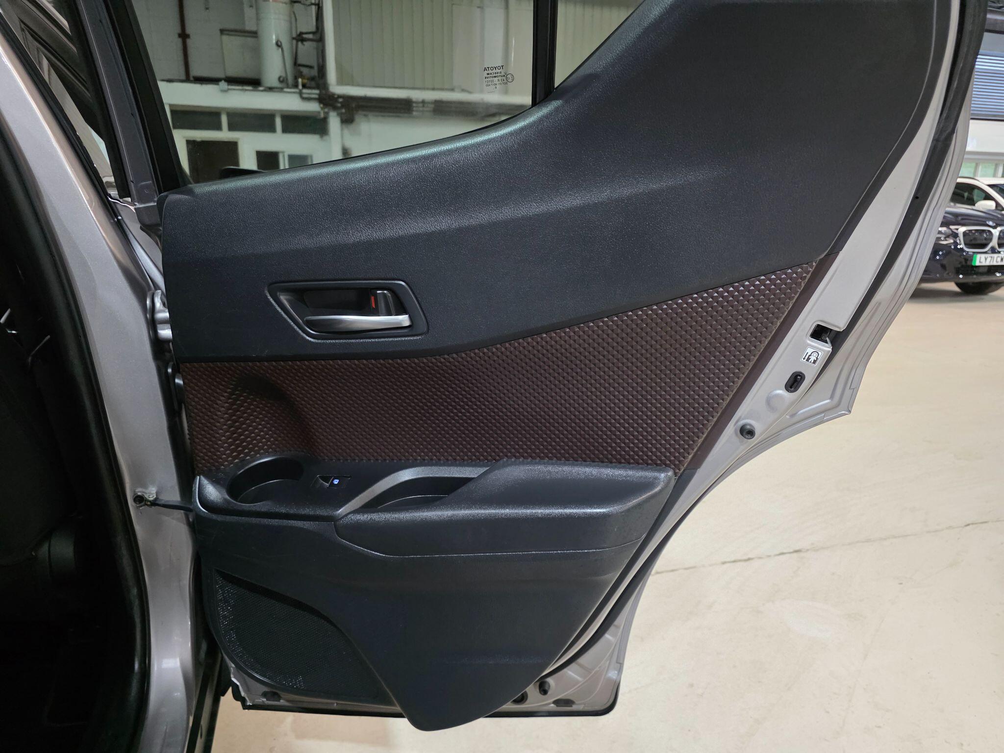 Toyota C-HR view 18
