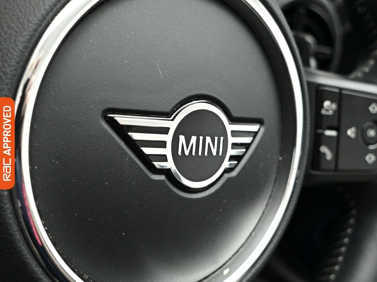 Mini Convertible view 24