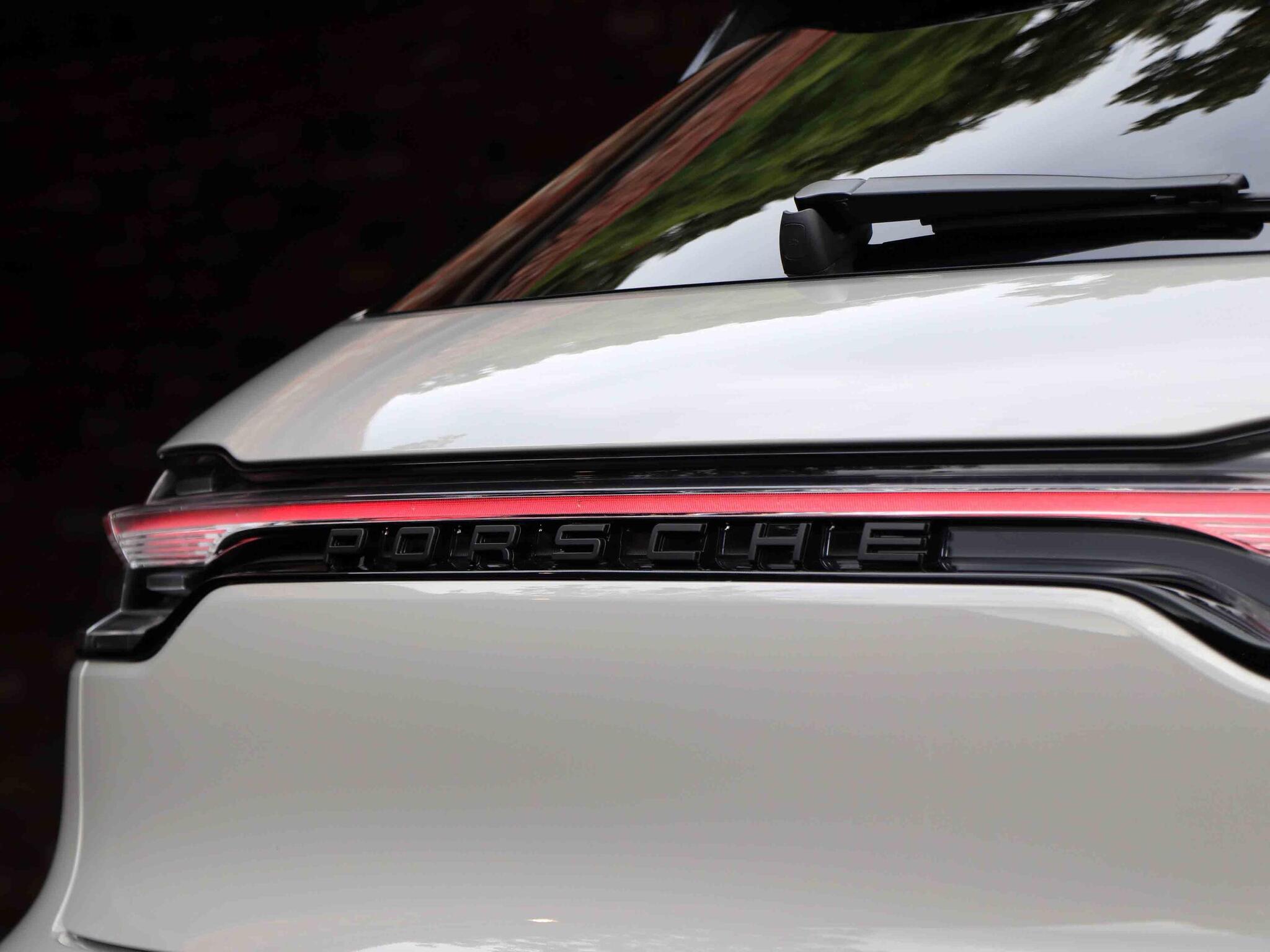 Porsche Macan view 12