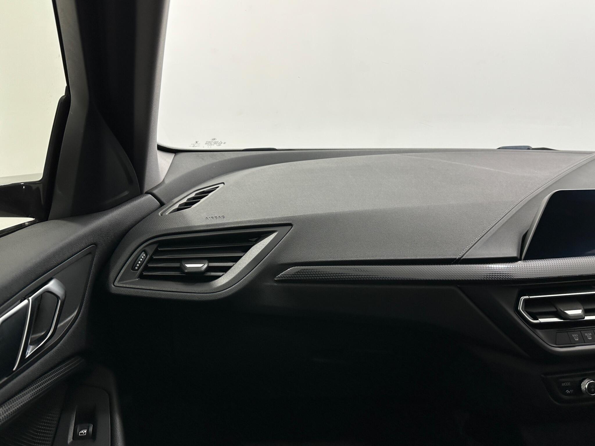 BMW 1 Series view 30