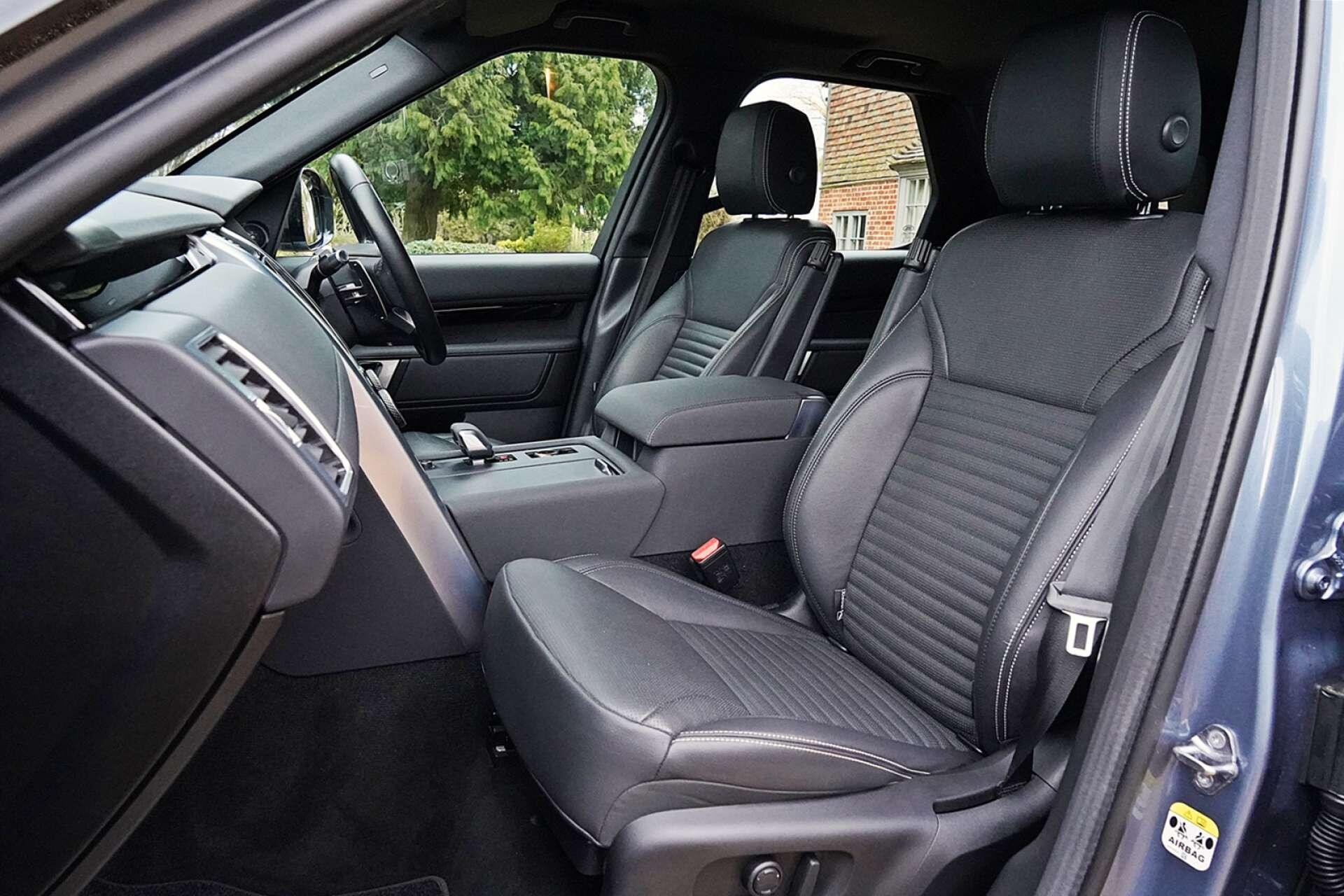 Land Rover Discovery view 13