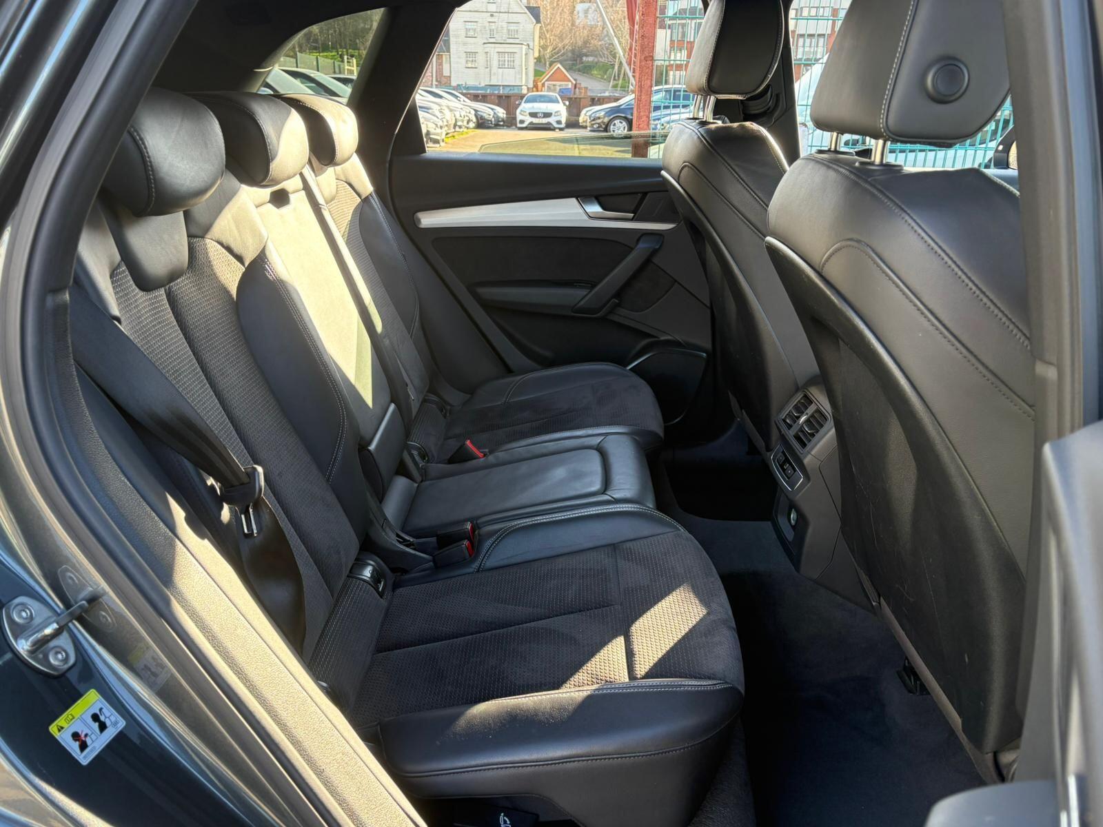 Audi Q5 view 16
