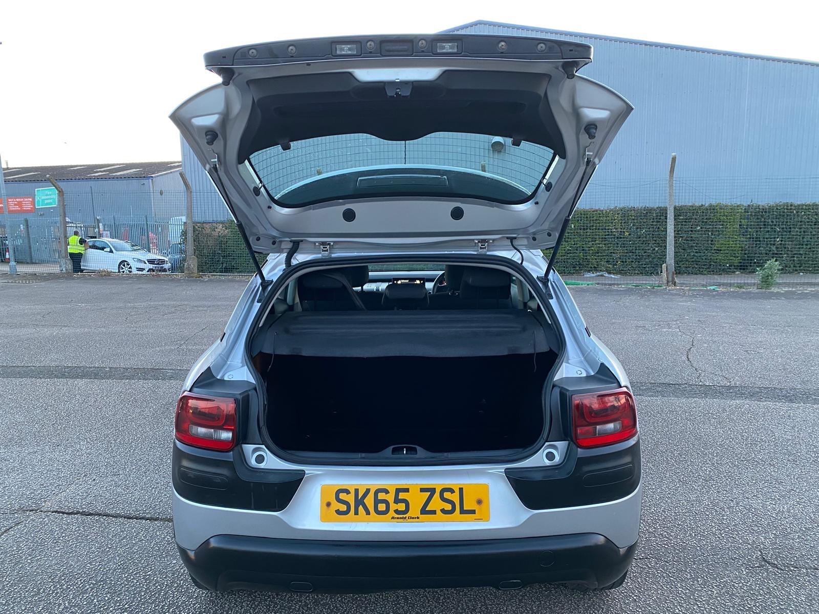 Citroen C4 Cactus view 9