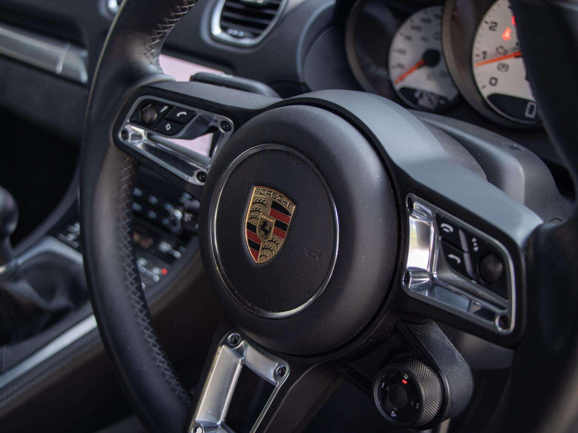 Porsche Cayman view 23