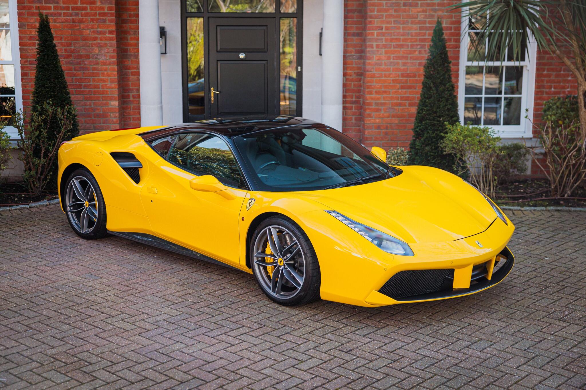 Ferrari 488 view 9