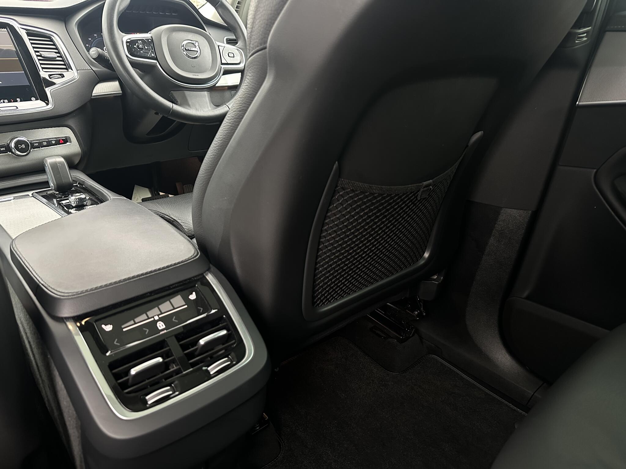 Volvo XC90 view 32