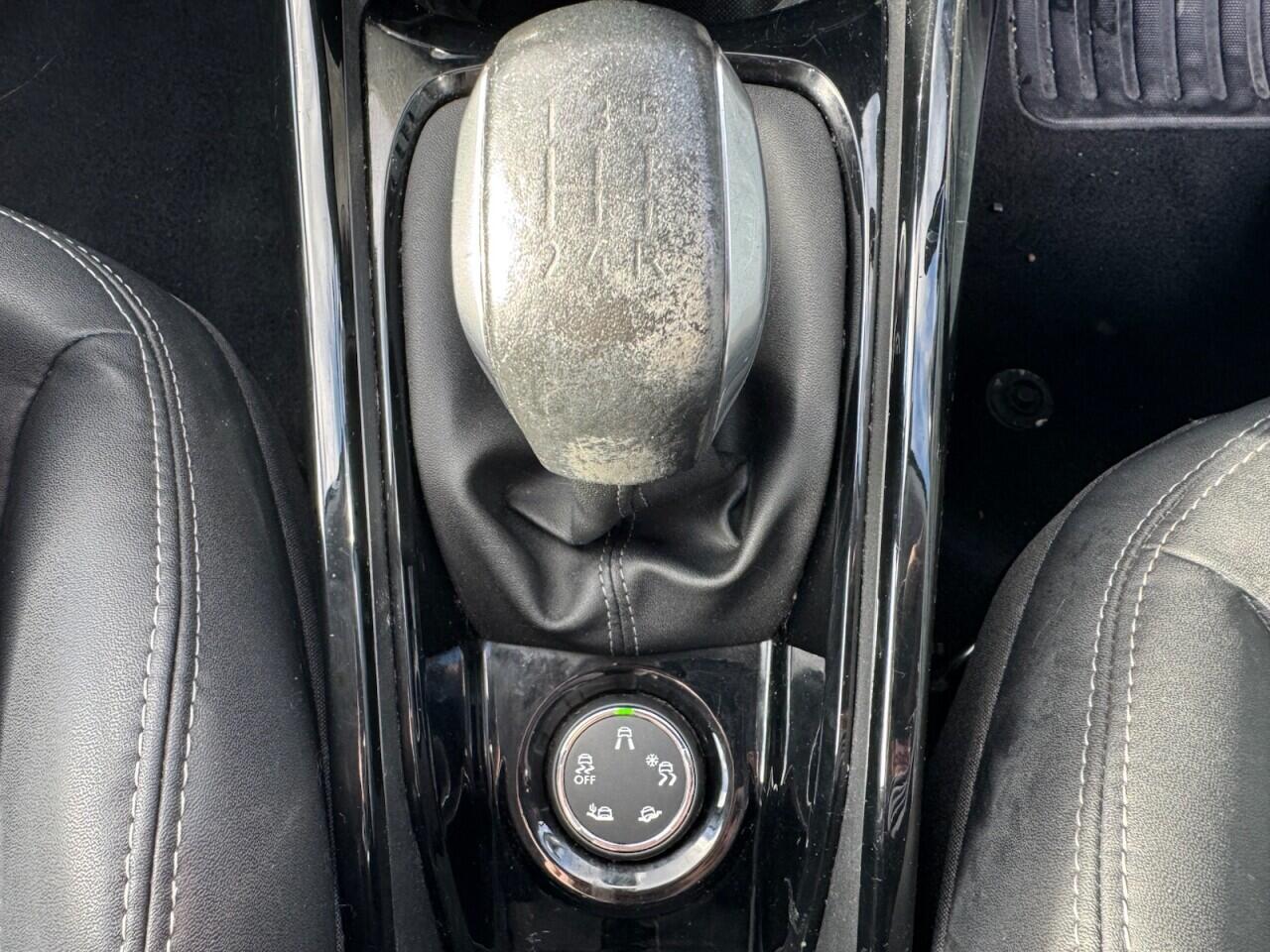 Peugeot 2008 view 13